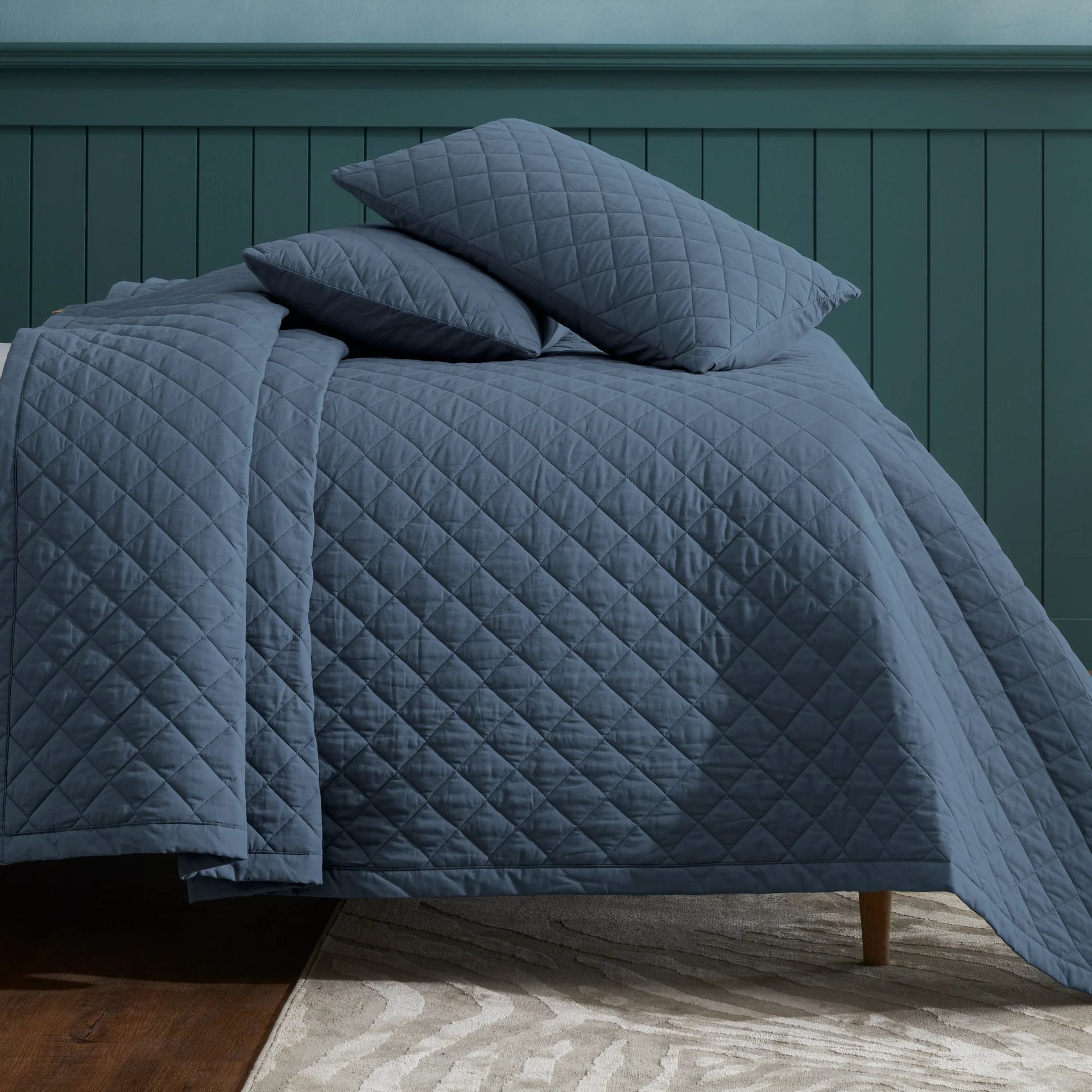 Diamond Quilted Solid 200 TC 100% Cotton Percale Estate Blue King Bed Cover Set | Nuvola