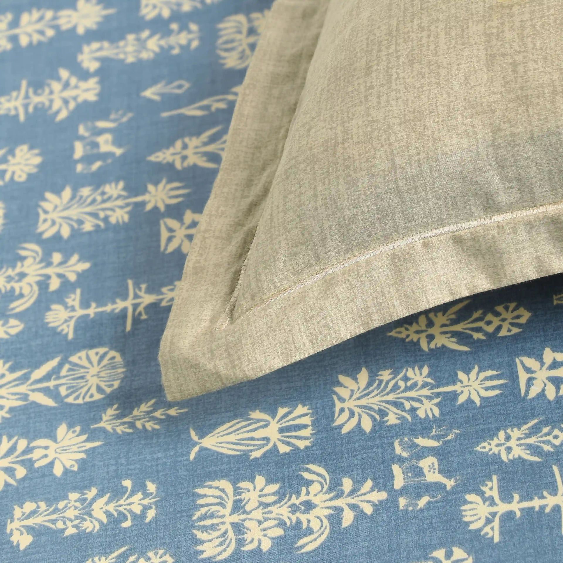 Ethnic 250 TC 100% Cotton Dark Blue Super King Bedsheet Set | Fergana