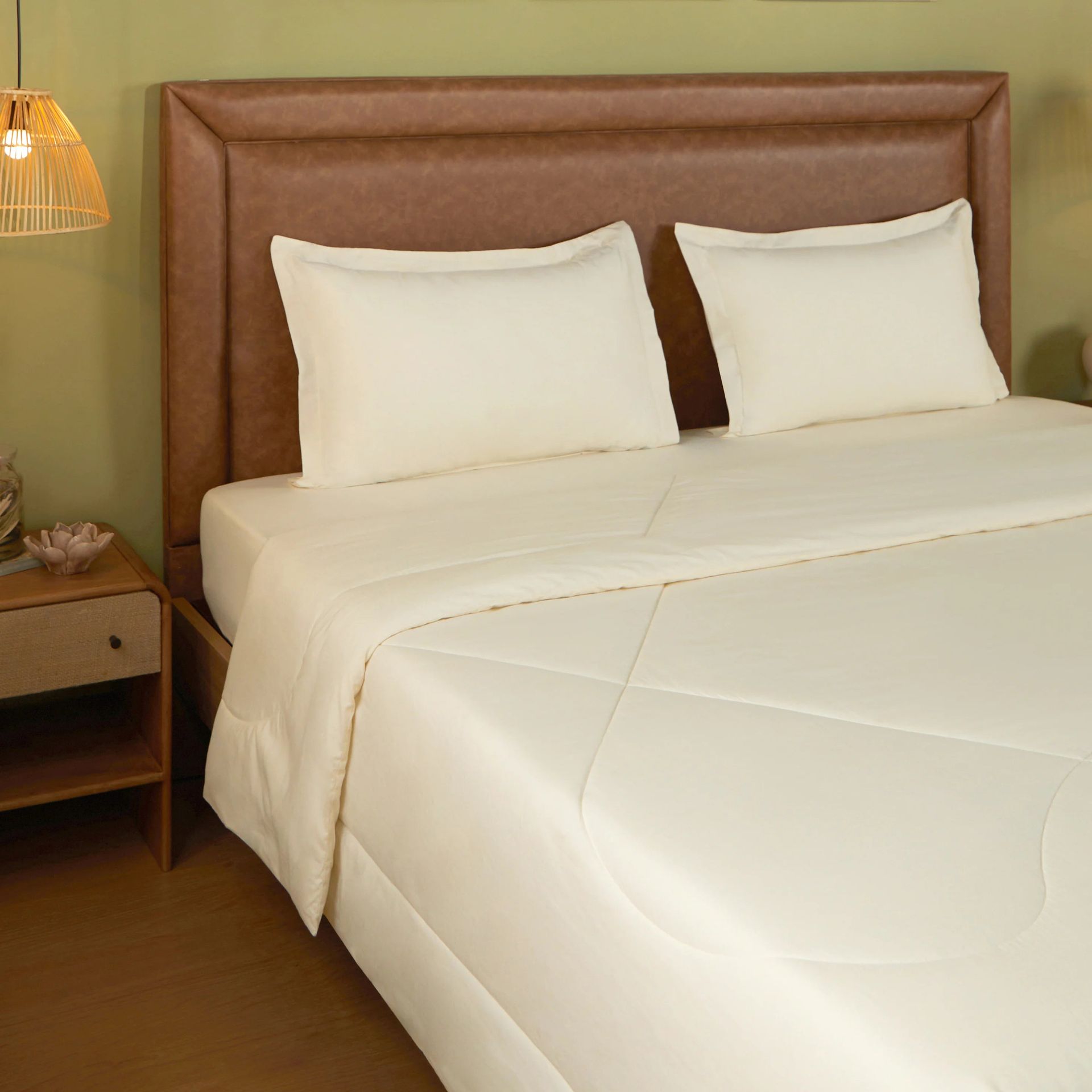Solid Dyed 120 GSM Cotton Ivory Double Comforter | Paleto