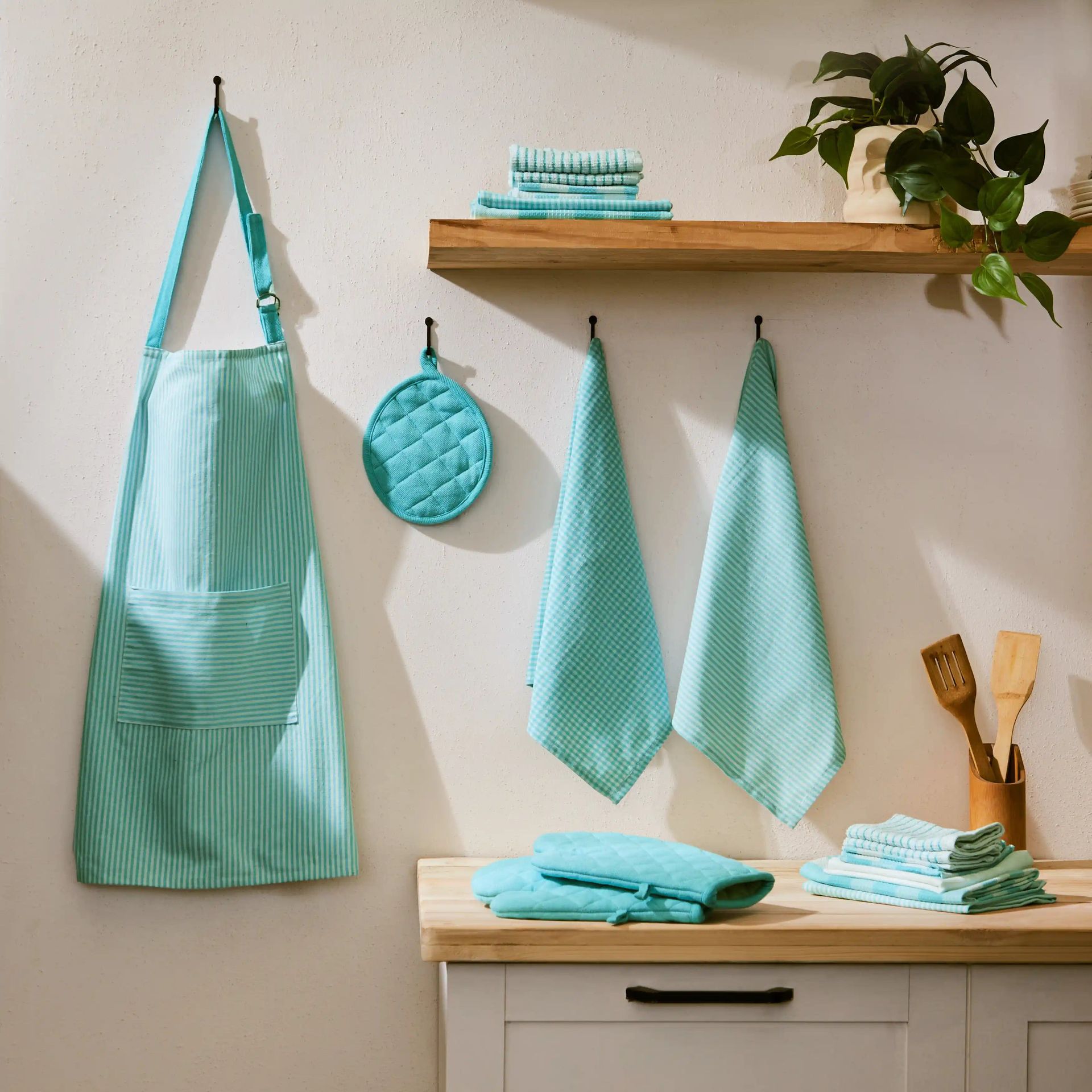 Solid Dyed Cotton Polyester blend Blue Sky 20 Piece Kitchen Linen Set | Nonna's Home
