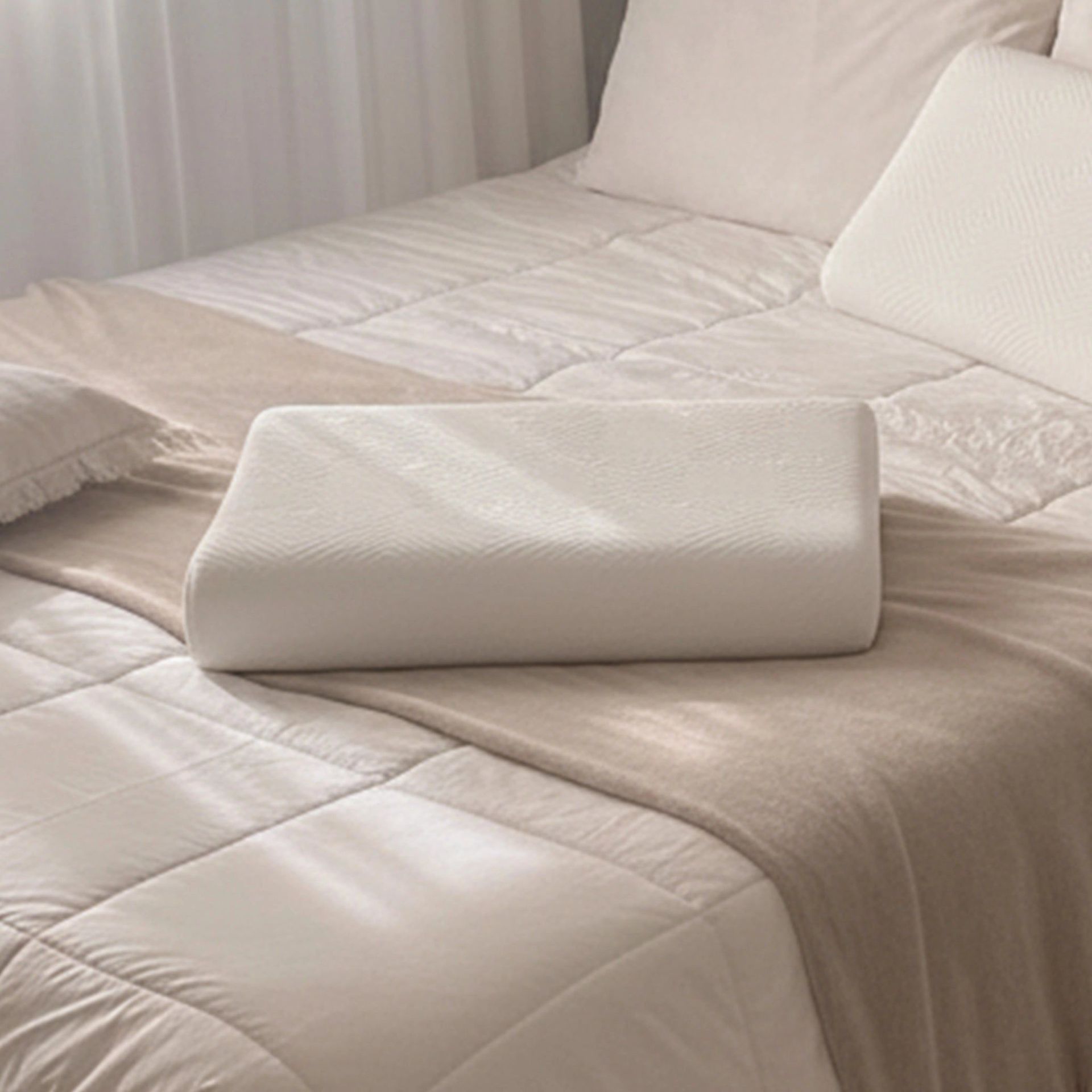 Solid White Memory Foam Pillow with Aloe Vera treated Fabric Cover | Aloe Contour