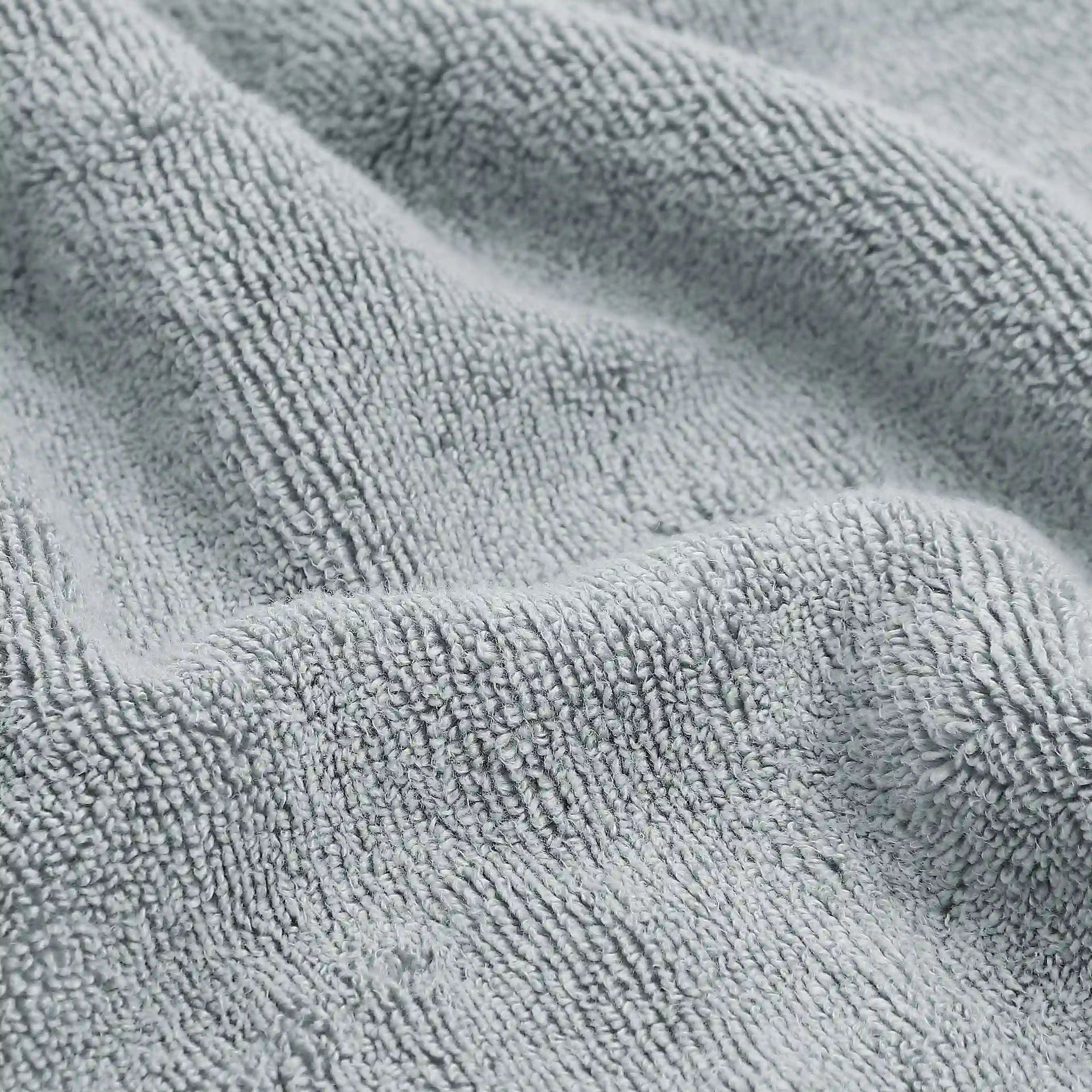 Solid Dyed 550 GSM 100% Cotton Graphite Bath Towel | Pelushe