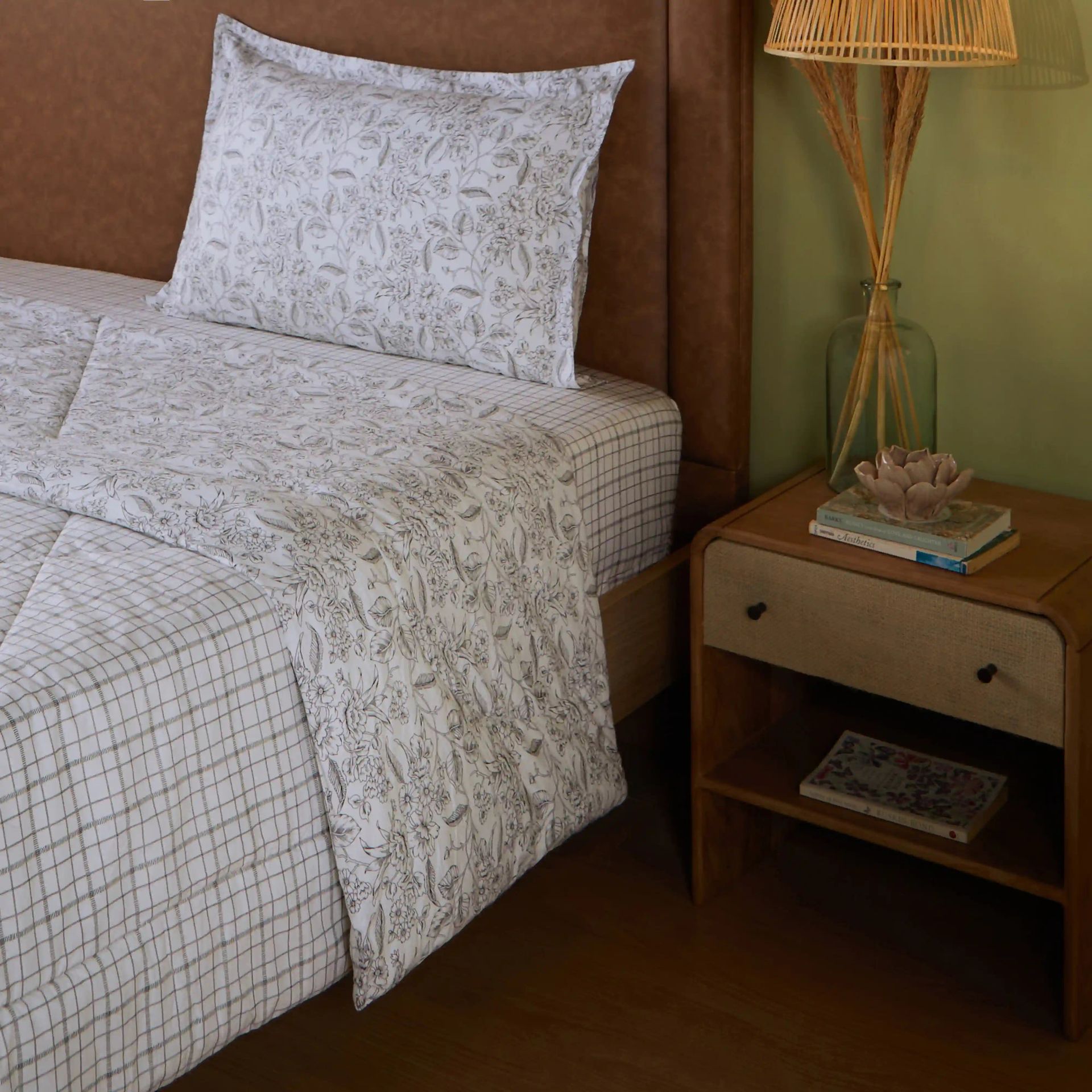Floral Geometric 144 GSM 100% Cotton Charcoal Checks Single Comforter | Mishella