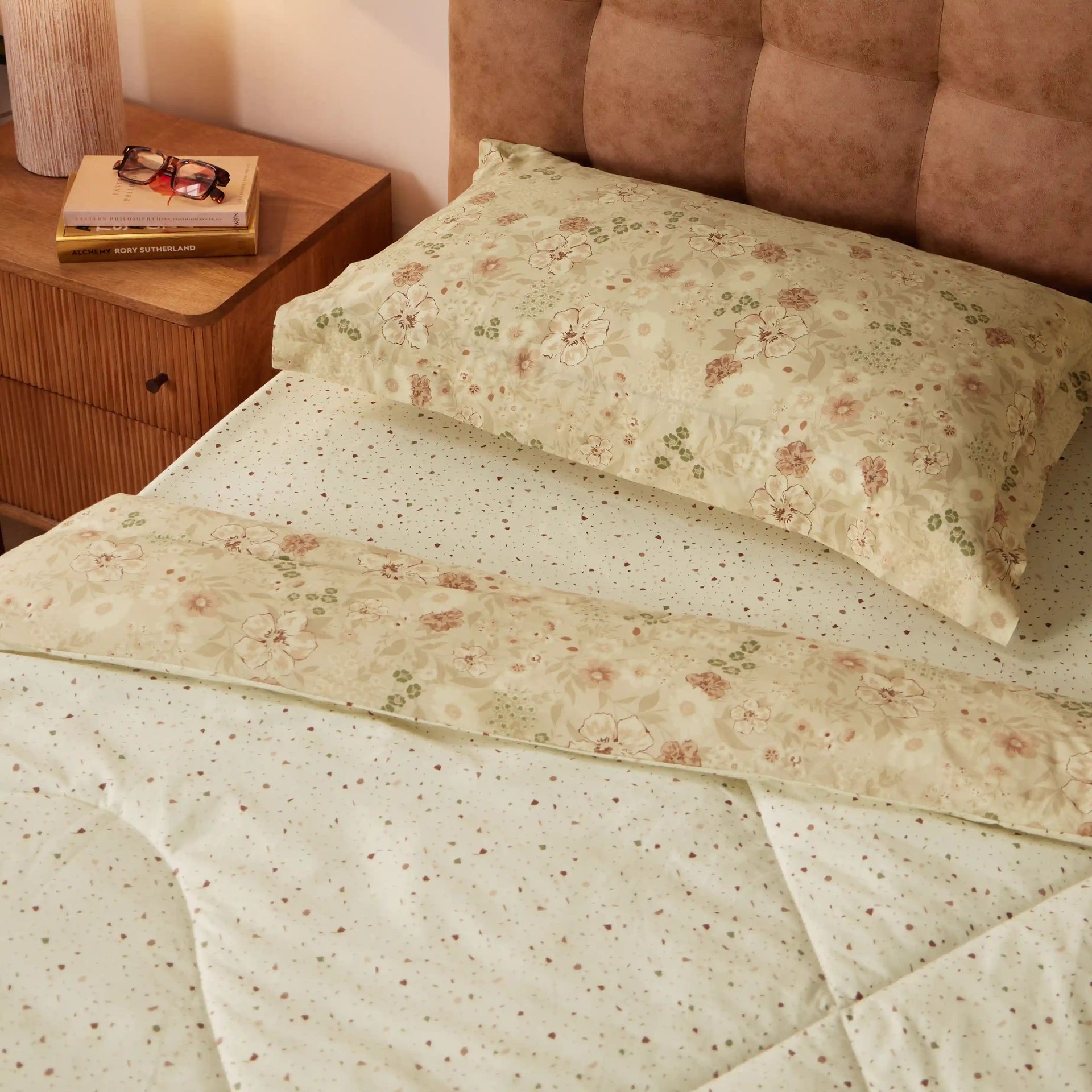 Floral Geometric 144 GSM 100% Cotton Cream Single Comforter | Mishella