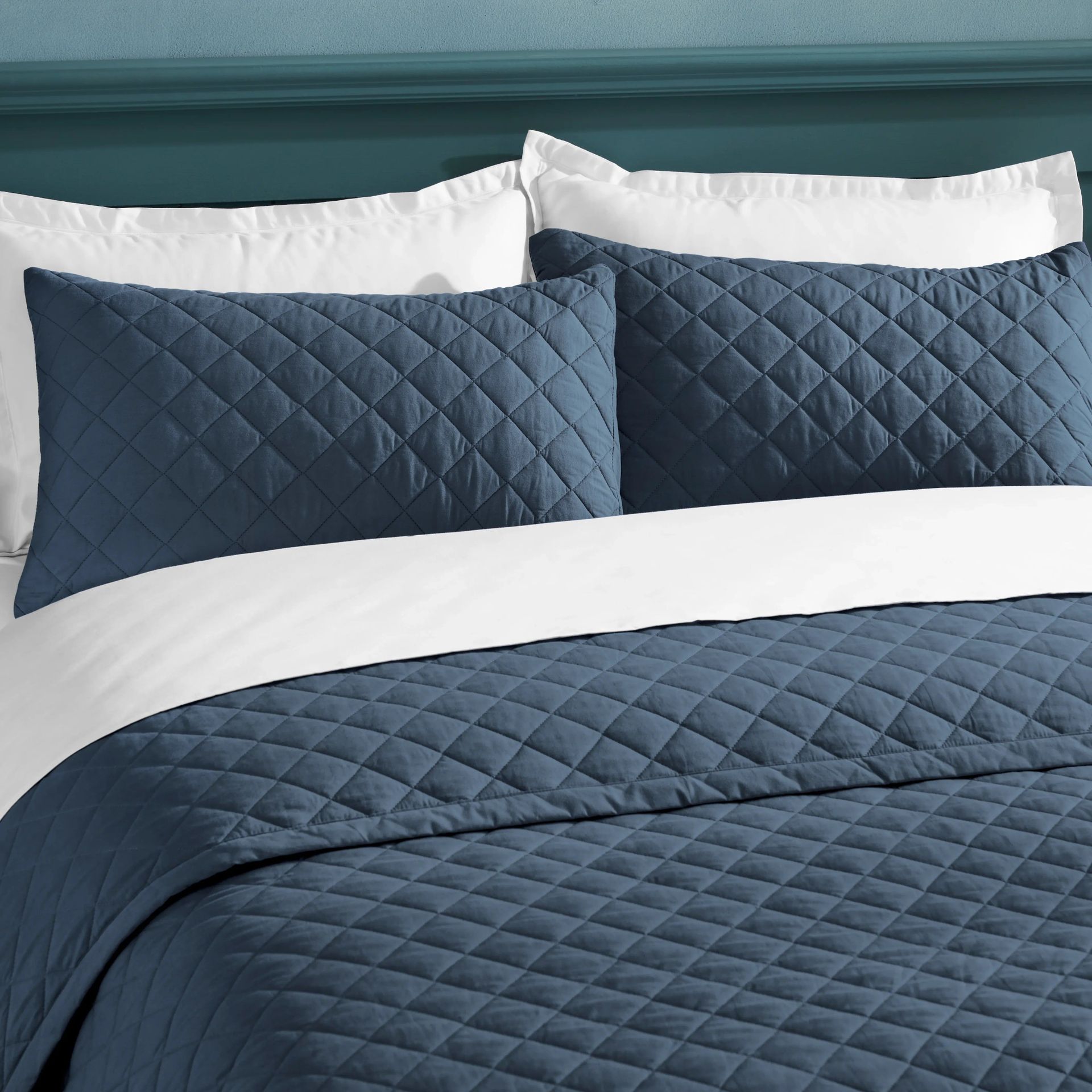 Diamond Quilted Solid 200 TC 100% Cotton Percale Estate Blue King Bed Cover Set | Nuvola