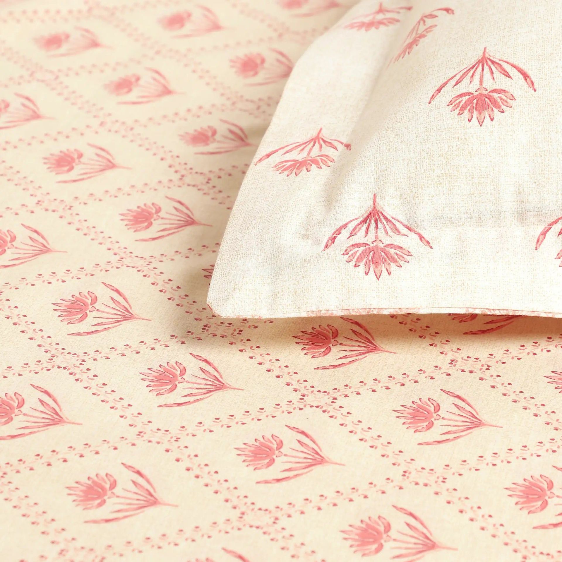 Indian Heritage 144 TC 100% Cotton Red Super King Bedsheet Set | Chippa Lane