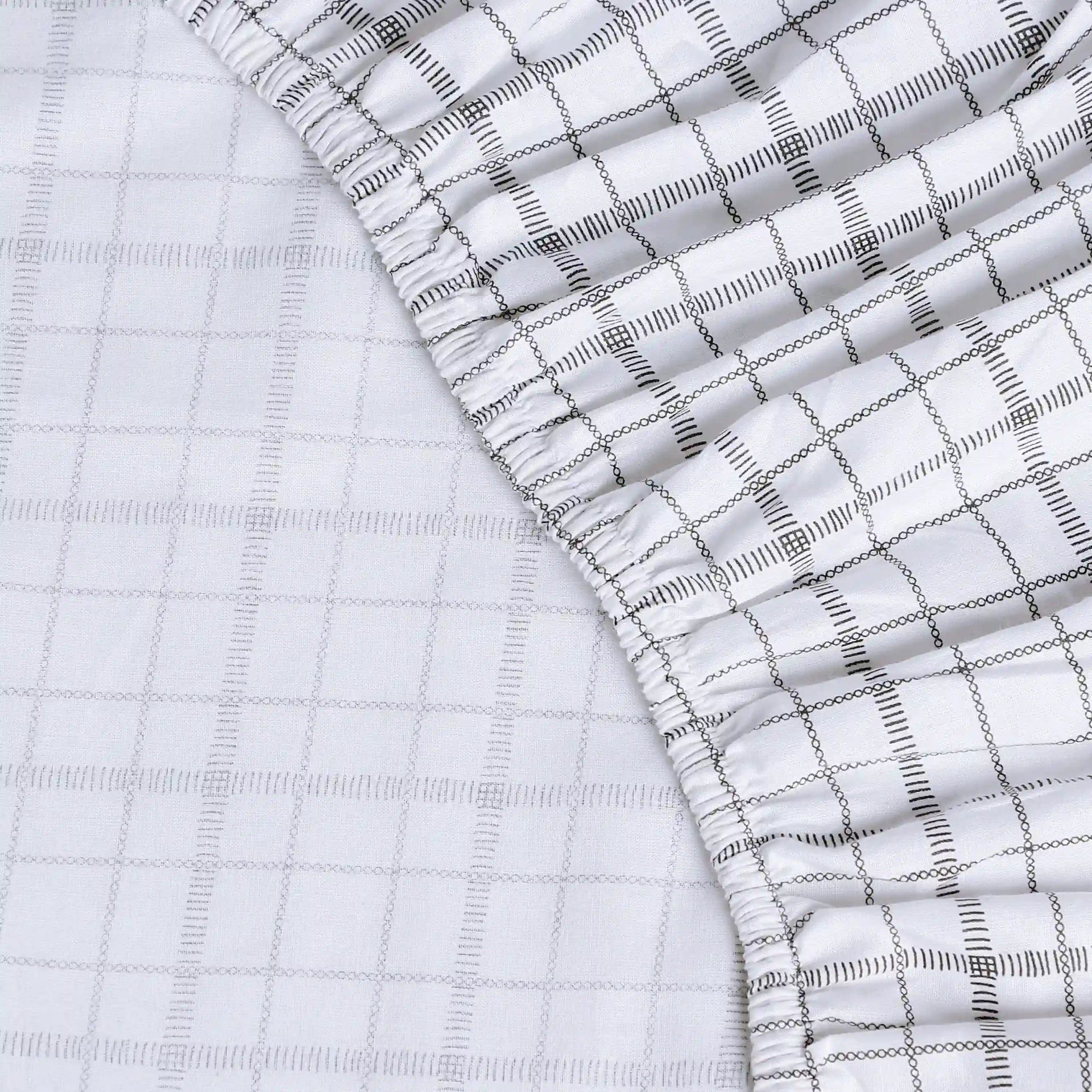 Floral Geometric 144 TC 100% Cotton Charcoal Checks Queen Fitted Sheet Set | Mishella