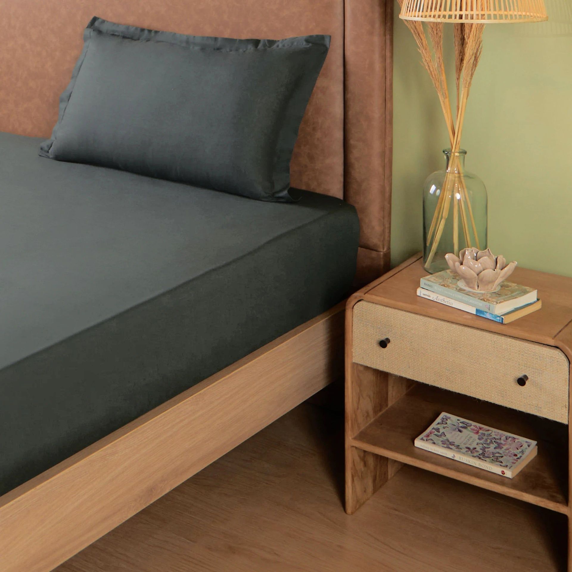 Solid Dyed 144 TC 100% Cotton Dark Grey Single Bedsheet Set | Paleto