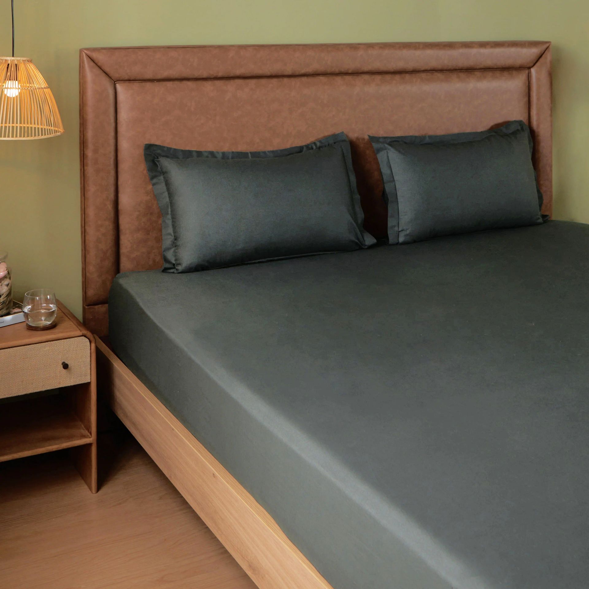 Solid Dyed 144 TC 100% Cotton Dark Grey Super King Bedsheet Set | Paleto
