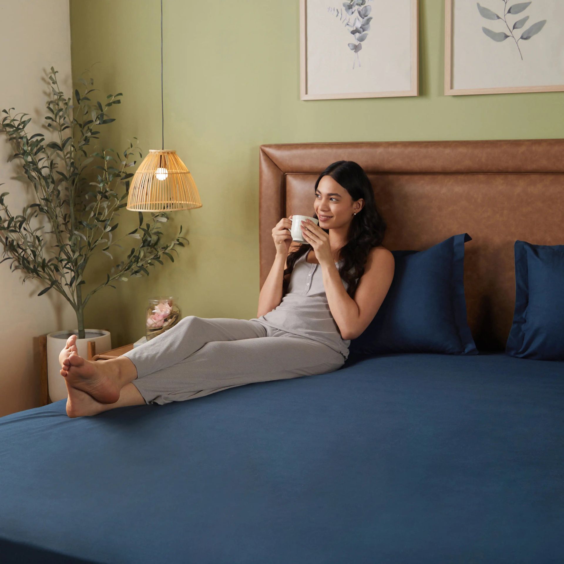 Solid Dyed 144 TC 100% Cotton Navy King Fitted Sheet Set | Paleto