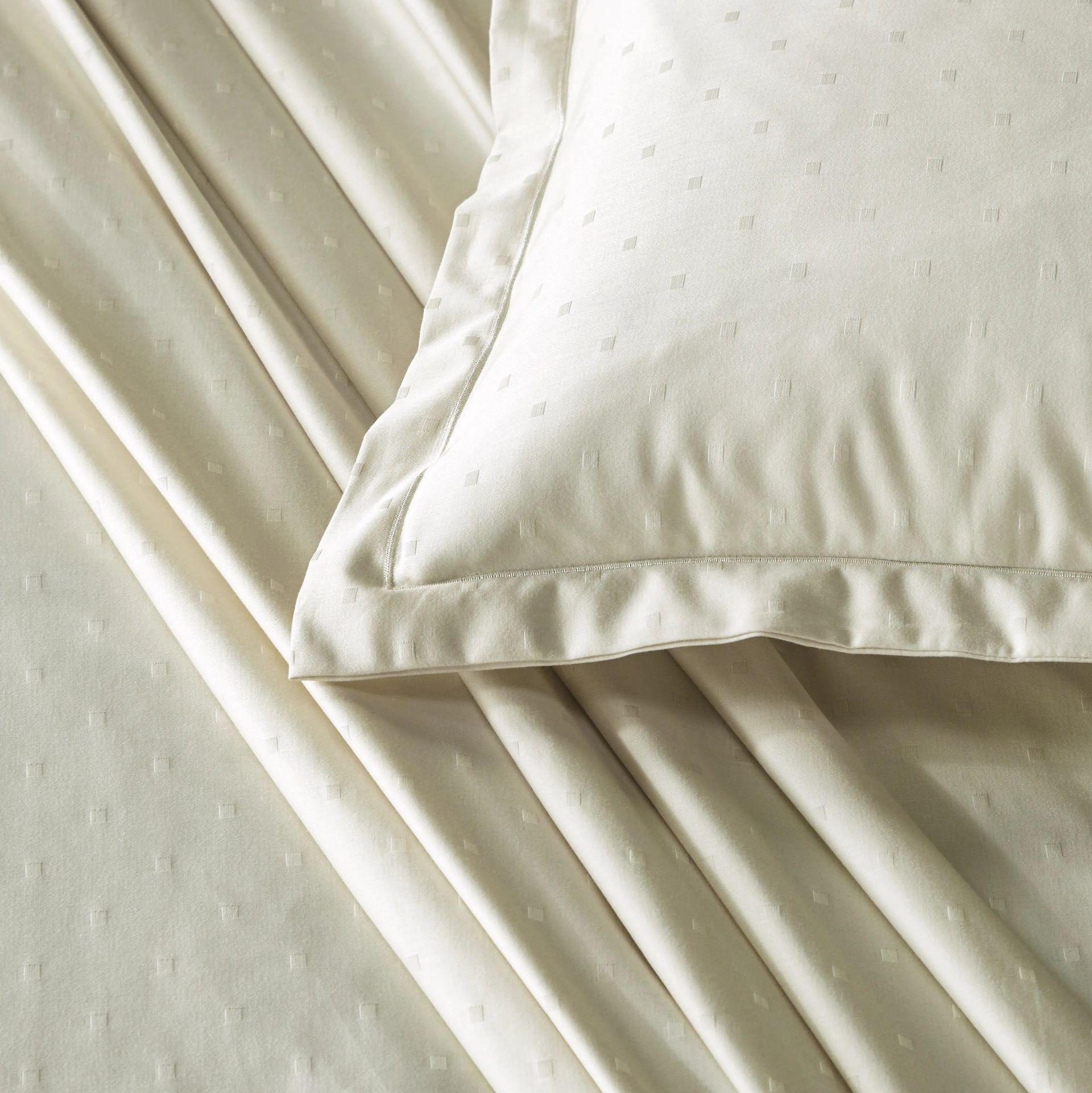 Solid Dyed 1000 TC 100% Cotton Ivory King Fitted Sheet Set | Ricaso