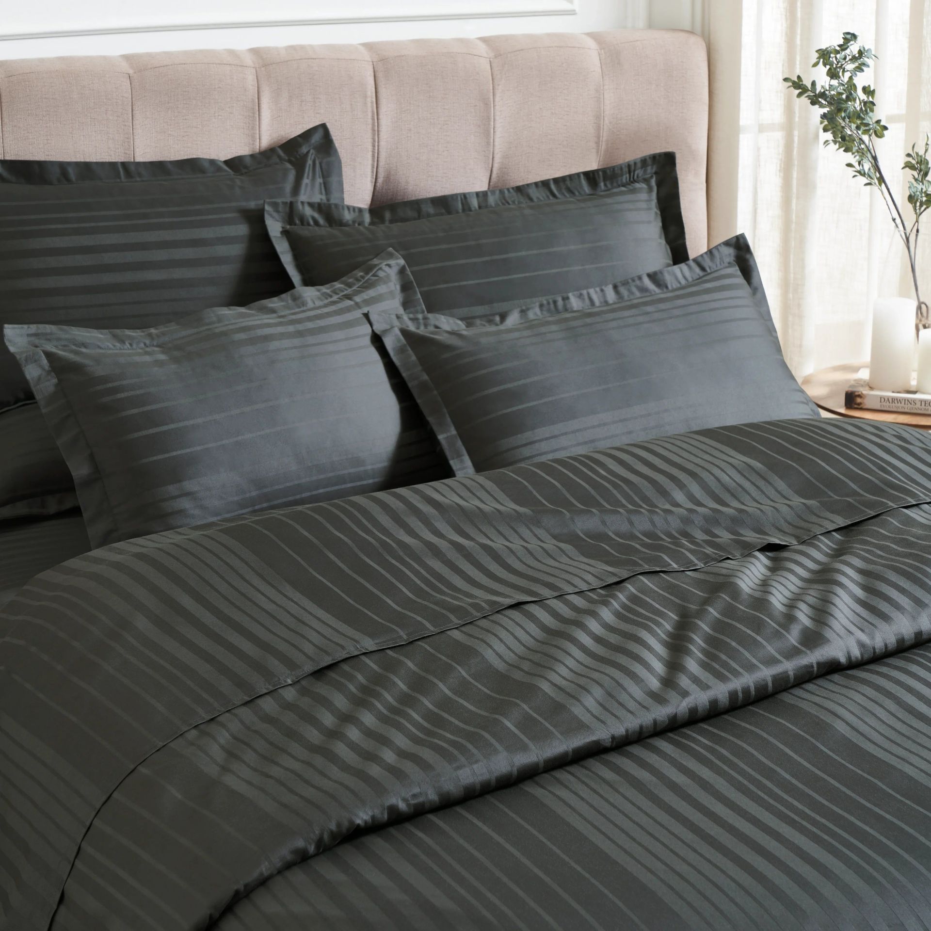 Solid Dyed 400 TC 100% Cotton Dark Grey Super King Bedsheet Set | Seraya