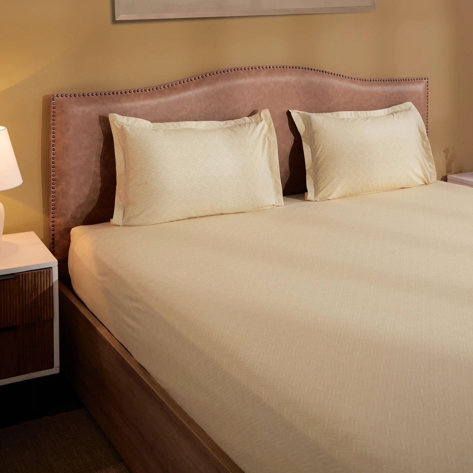 Geometric 200 TC 100% Cotton Beige Super King Bedsheet Set | Threadscapes