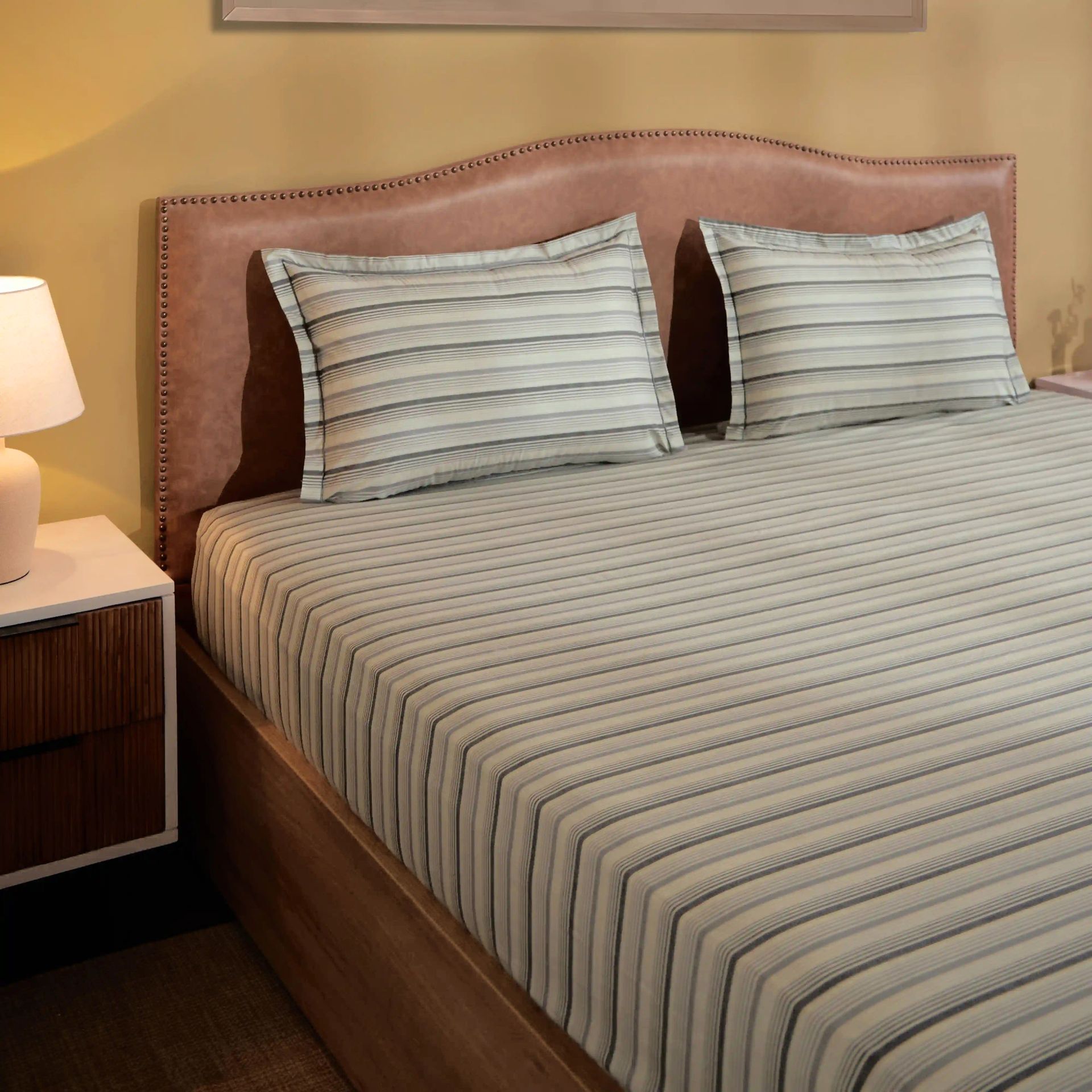 Geometric 200 TC Cotton Black & White Super King Bedsheet Set | Threadscapes