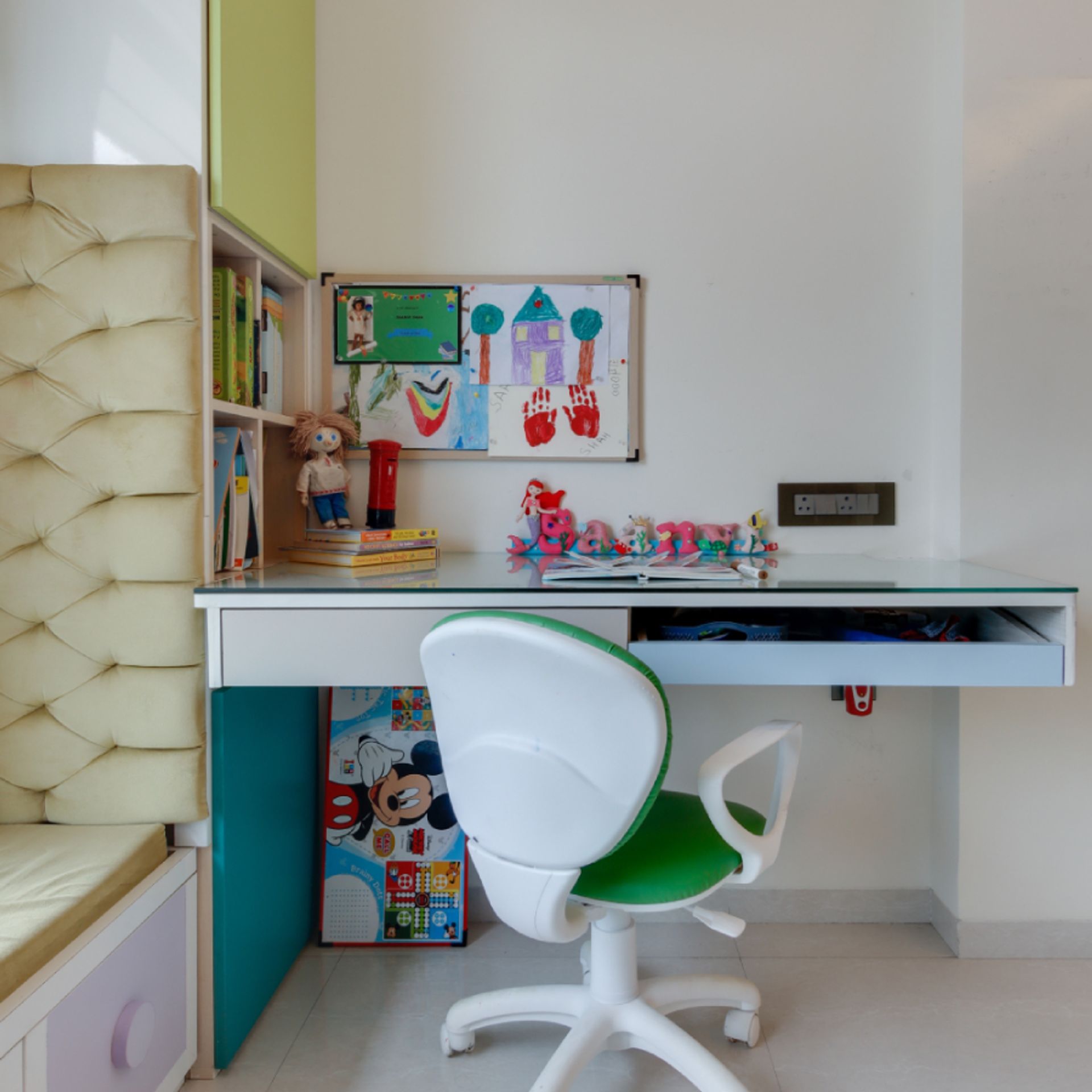 Spacious Kids Room Design With Green And White Bunk Bed - 13x11 Ft ...
