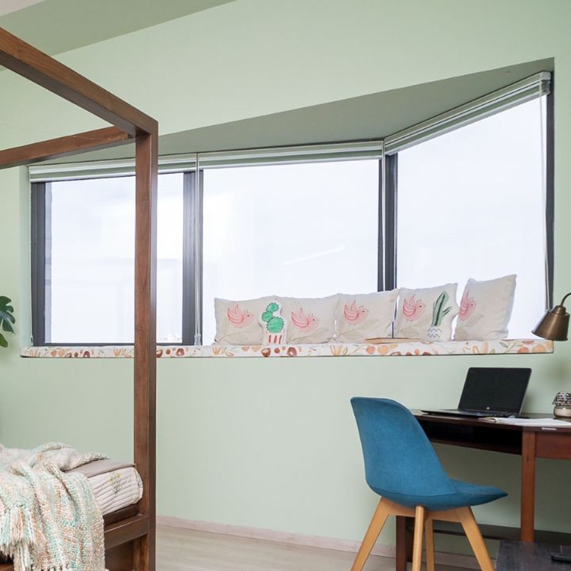Black Aluminium-Profiled Window Design | Livspace