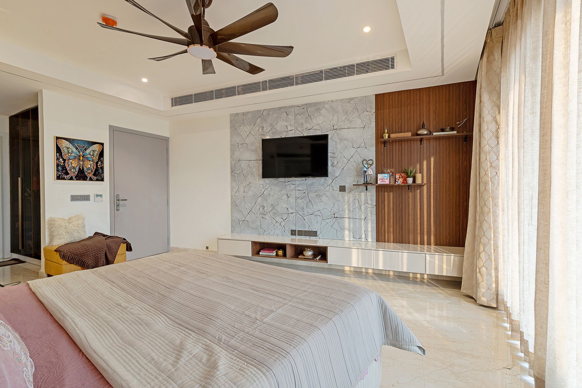Modern 4BHK Apartment Interiors in Noida for budget 30+ Lakhs | Livspace