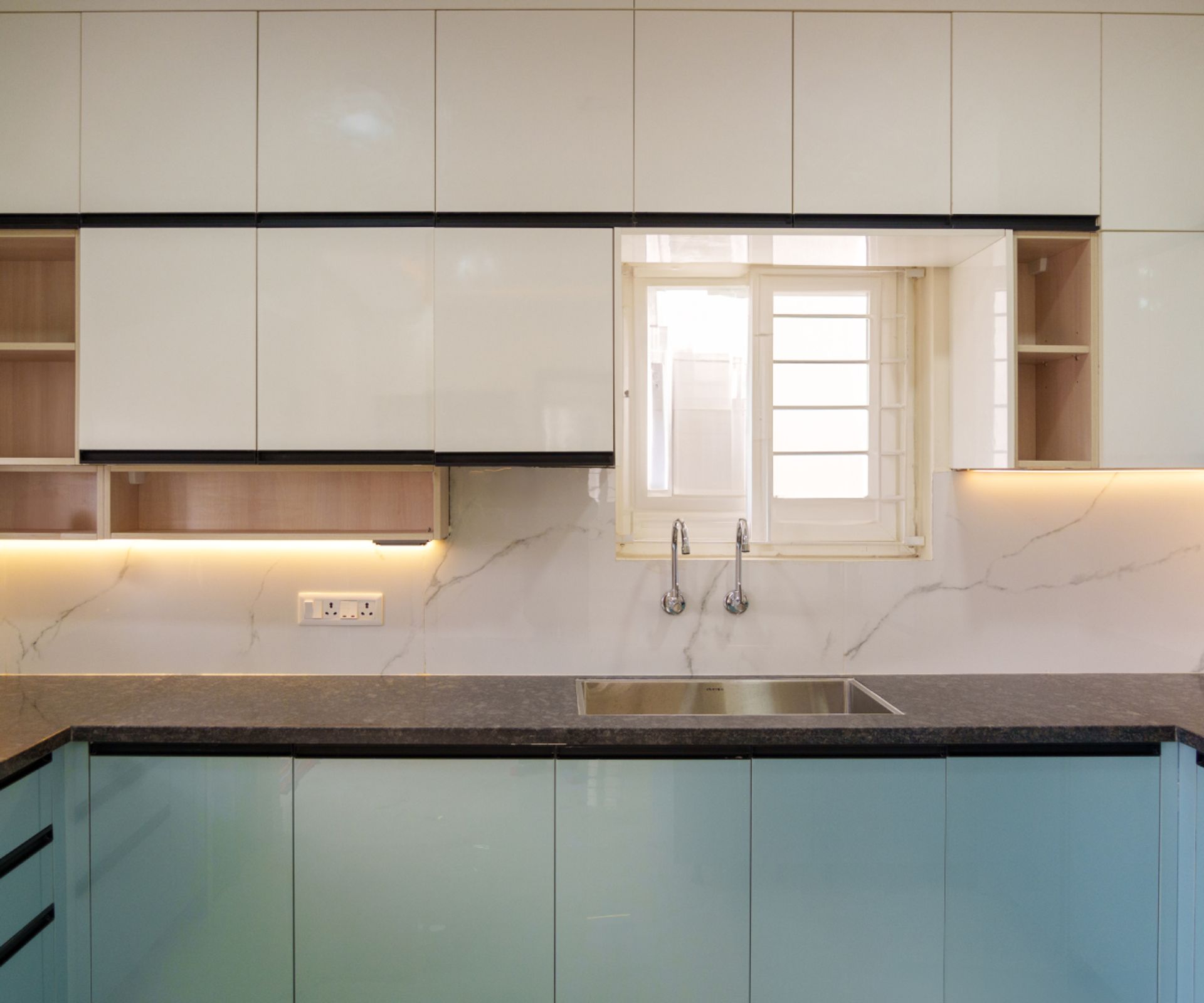 Modern Island Kitchen Design With Marble and Pendant Lights | Livspace