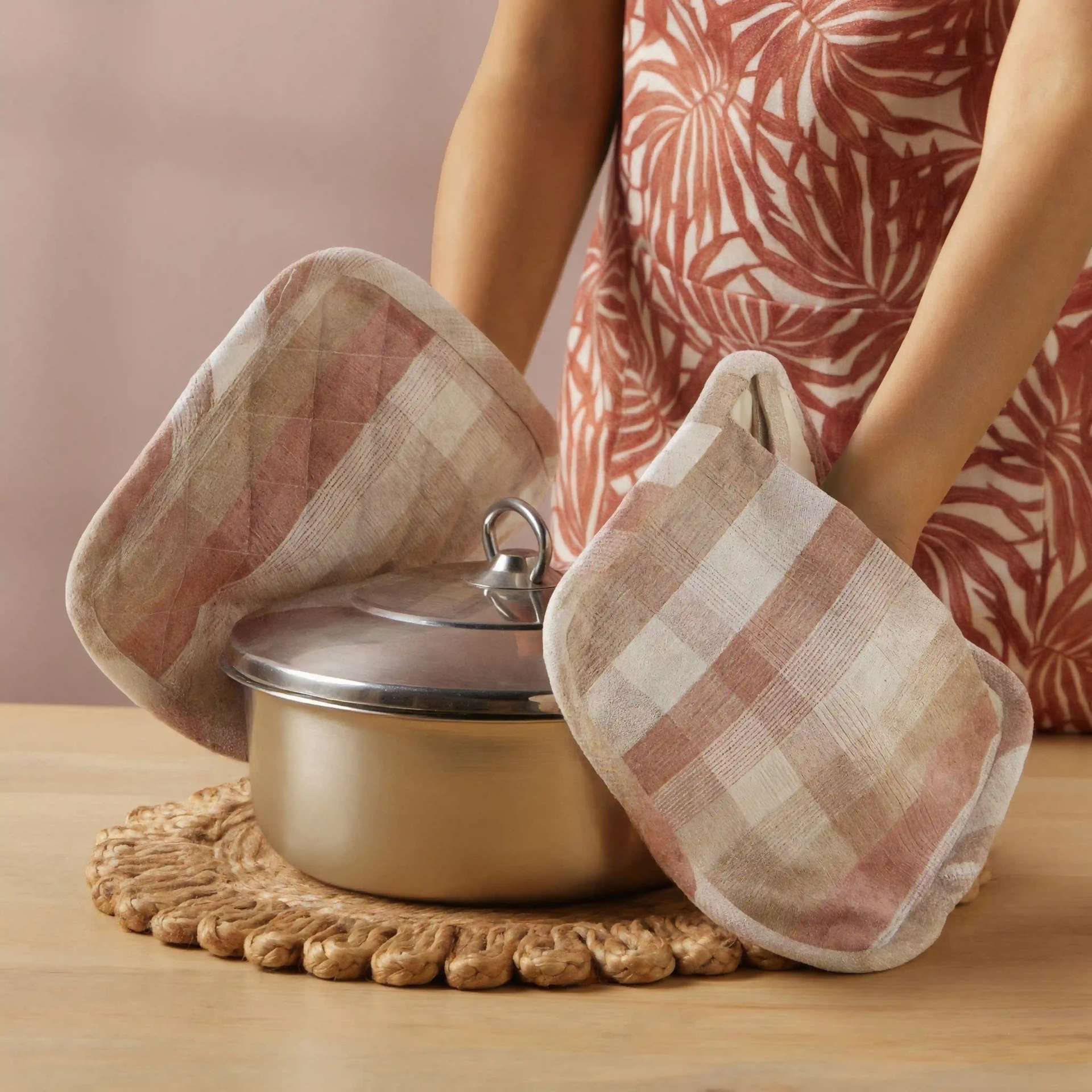Woven Check Red Set of 2 Pot Holder | Kaleida