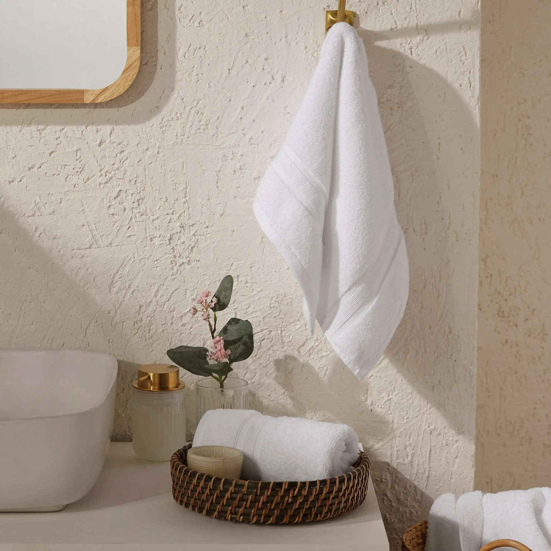 Solid Dyed 550 GSM 100% Cotton Optical White Hand Towel | Pelushe