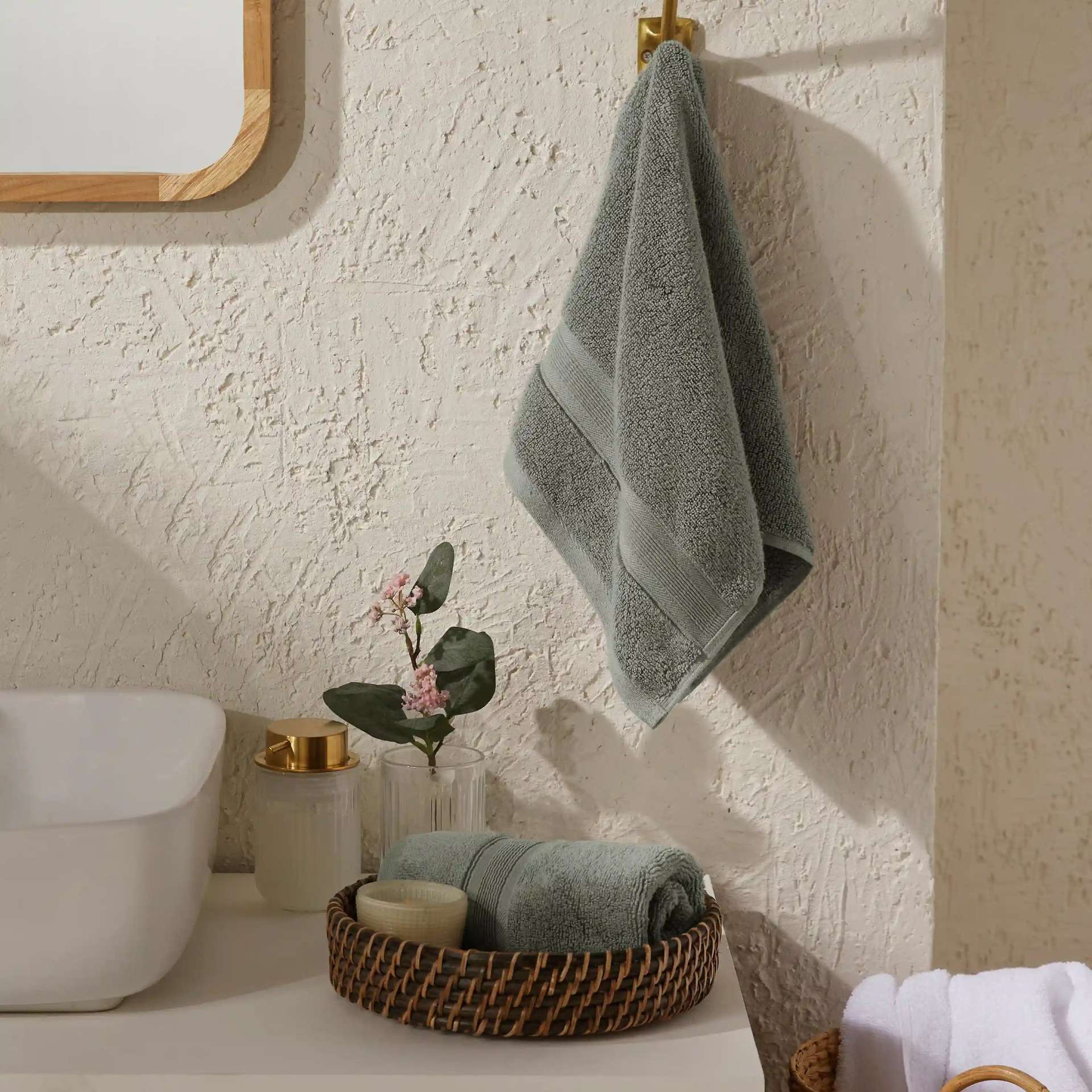Solid Dyed 550 GSM 100% Cotton Graphite Hand Towel | Pelushe