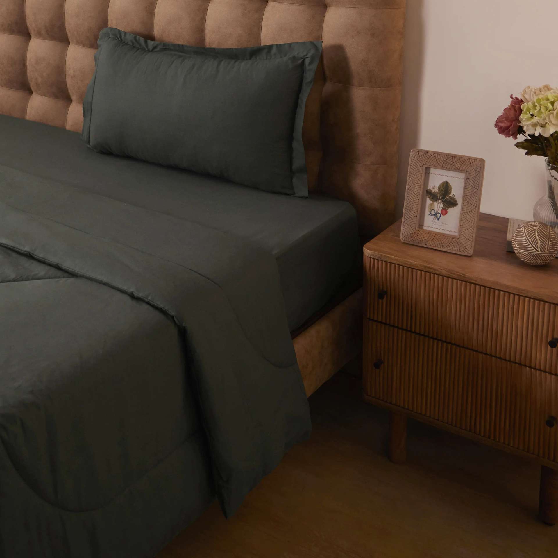 Solid Dyed 120 GSM Cotton Dark Grey Single Comforter | Paleto