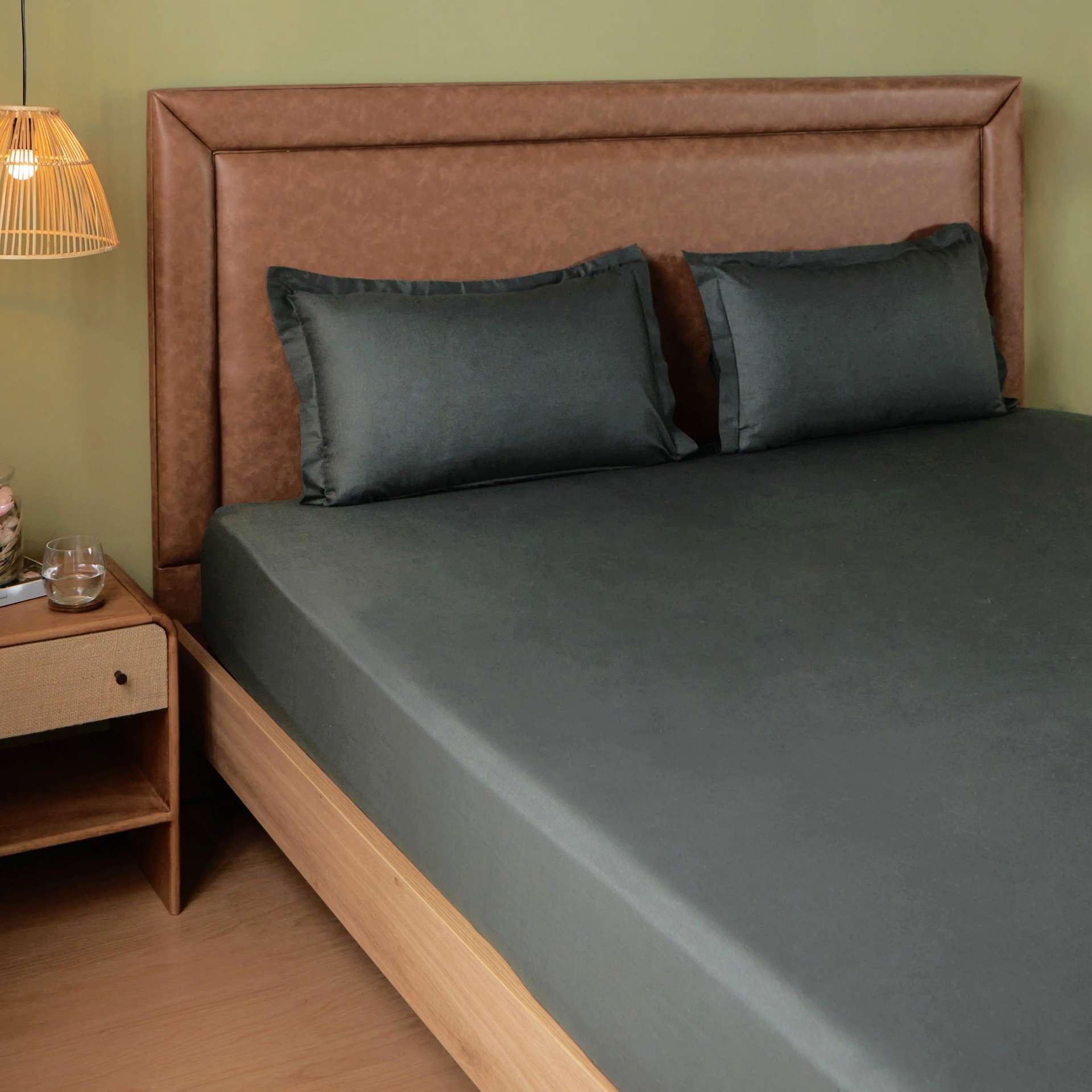 Solid Dyed 144 TC 100% Cotton Dark Grey Super King Bedsheet Set | Paleto