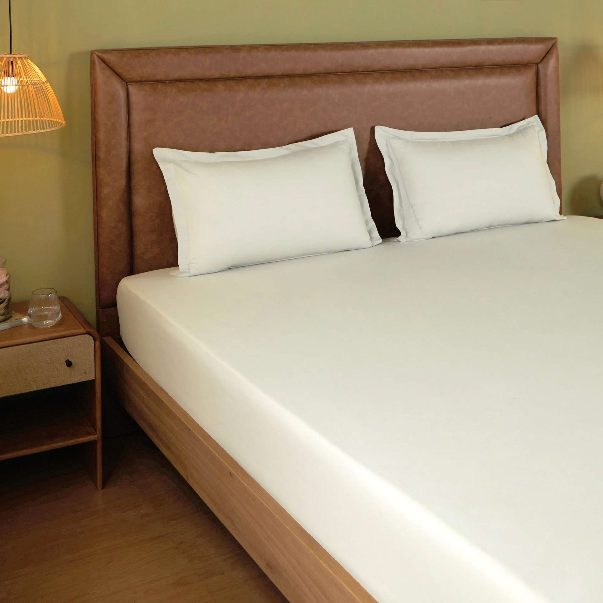 Solid Dyed 144 TC 100% Cotton Silver Super King Bedsheet Set | Paleto