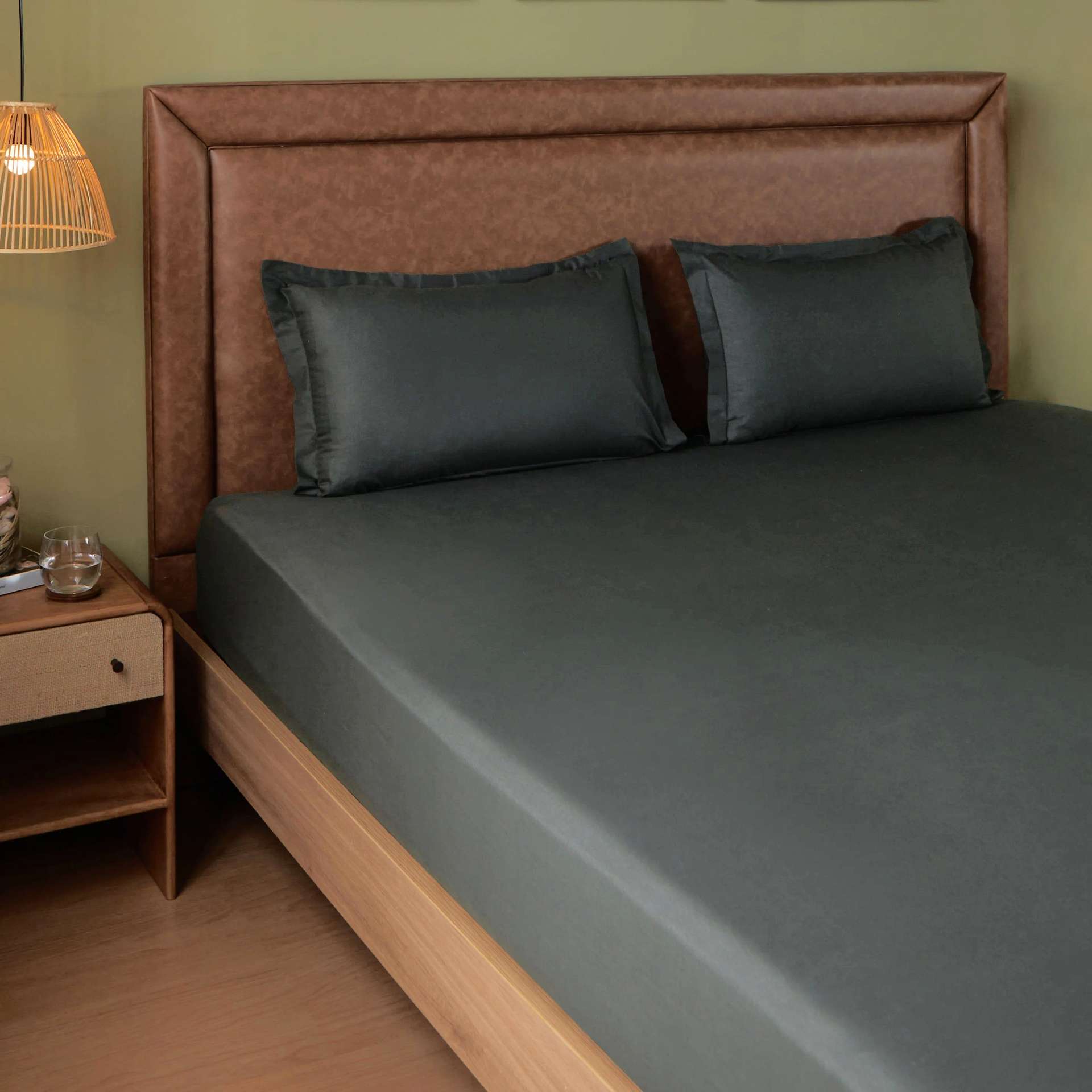 Solid Dyed 144 TC 100% Cotton Dark Grey Queen Fitted Sheet Set | Paleto