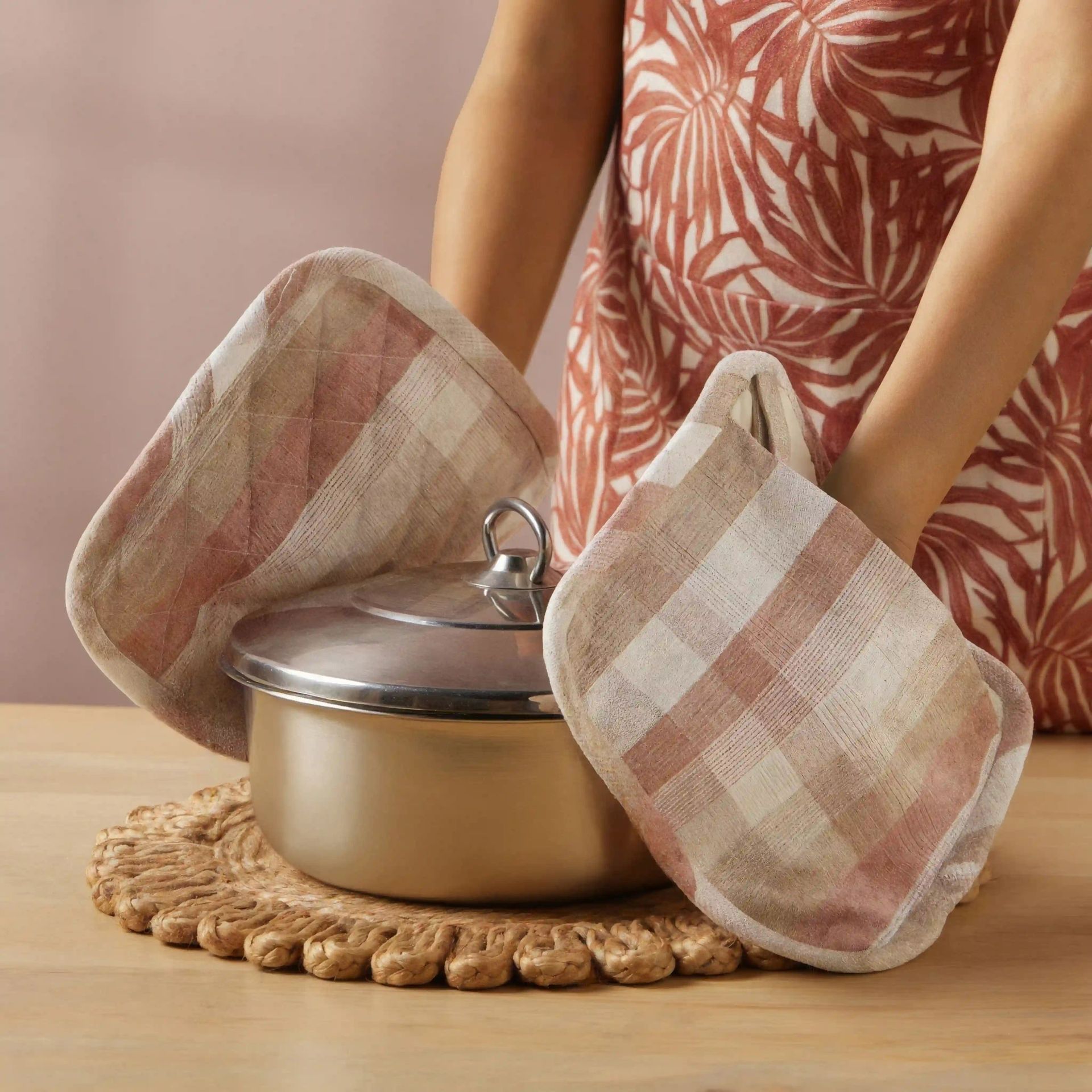 Woven Check Red Set of 2 Pot Holder | Kaleida