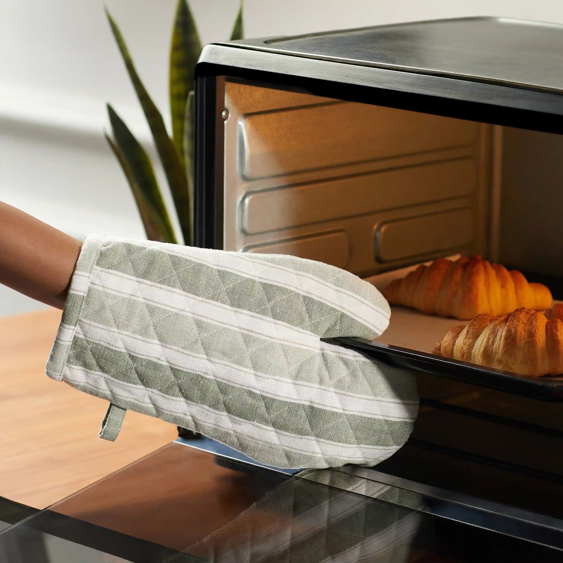 Woven Stripe Green Set of 2 Oven Mitt | Kaleida