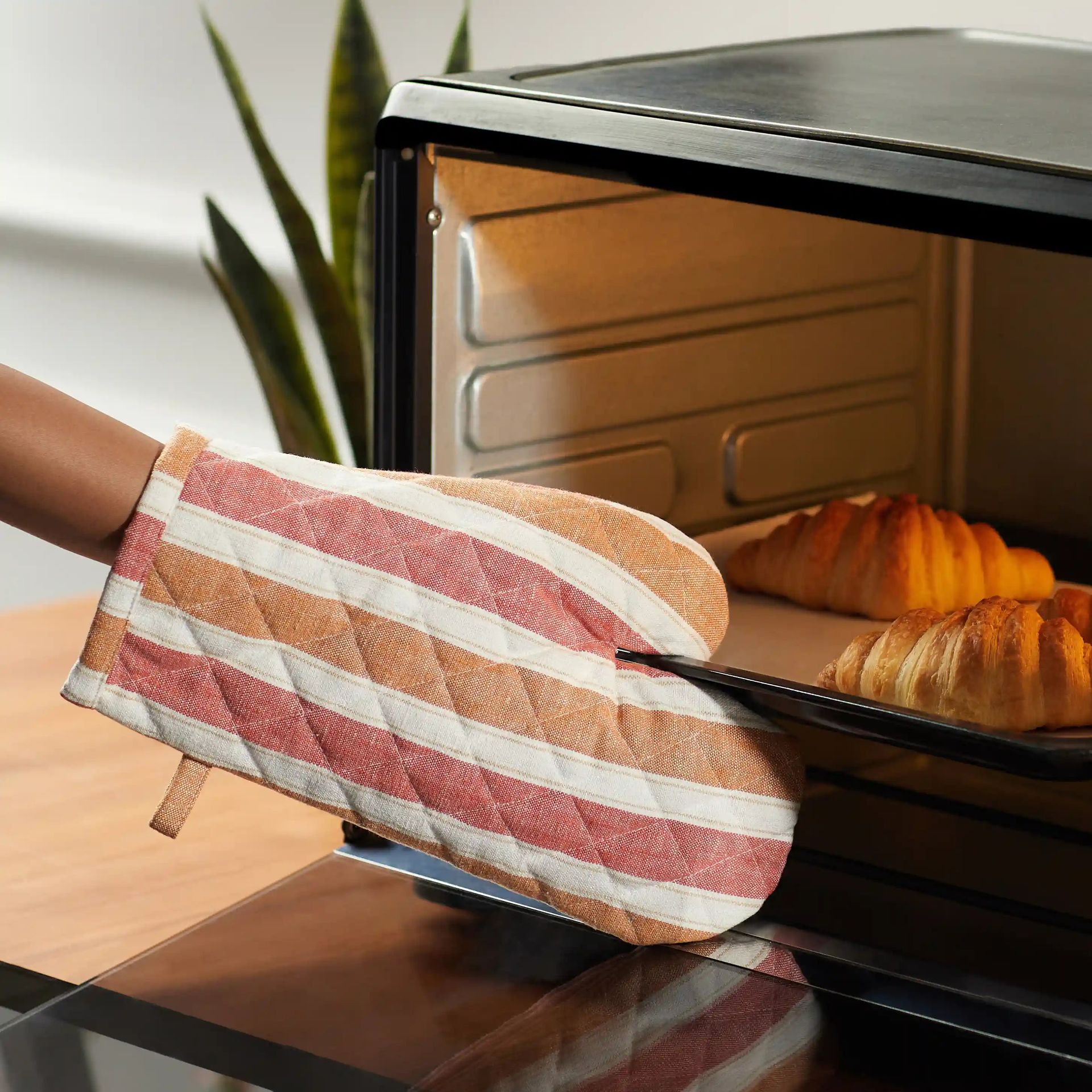 Woven Stripe Red Set of 2 Oven Mitt | Kaleida