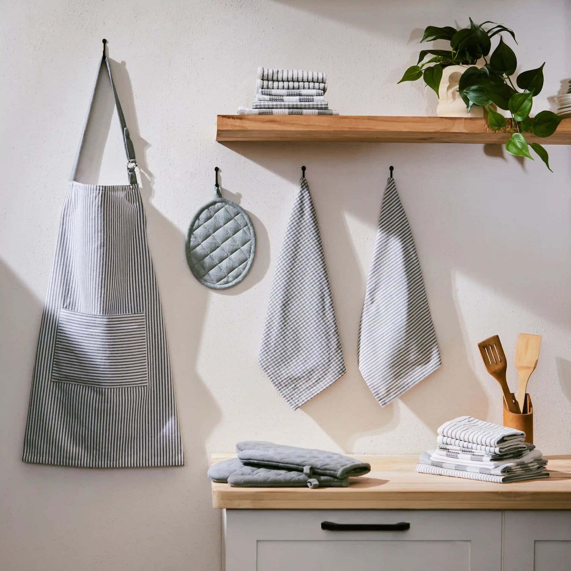 Solid Dyed Cotton Polyester blend Grey 20 Piece Kitchen Linen Set | Nonna's Home