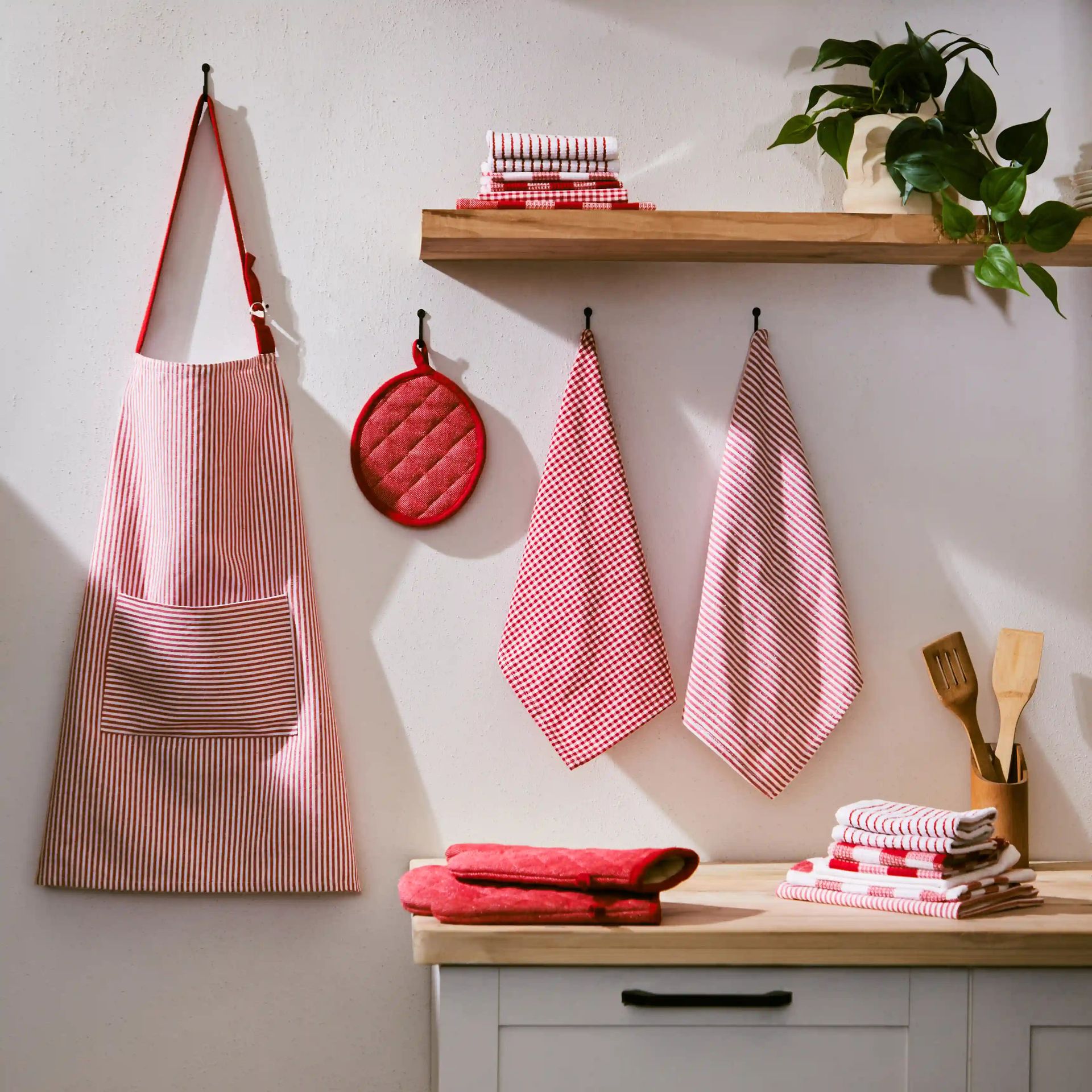 Solid Dyed Cotton Polyester blend Red 20 Piece Kitchen Linen Set | Nonna's Home