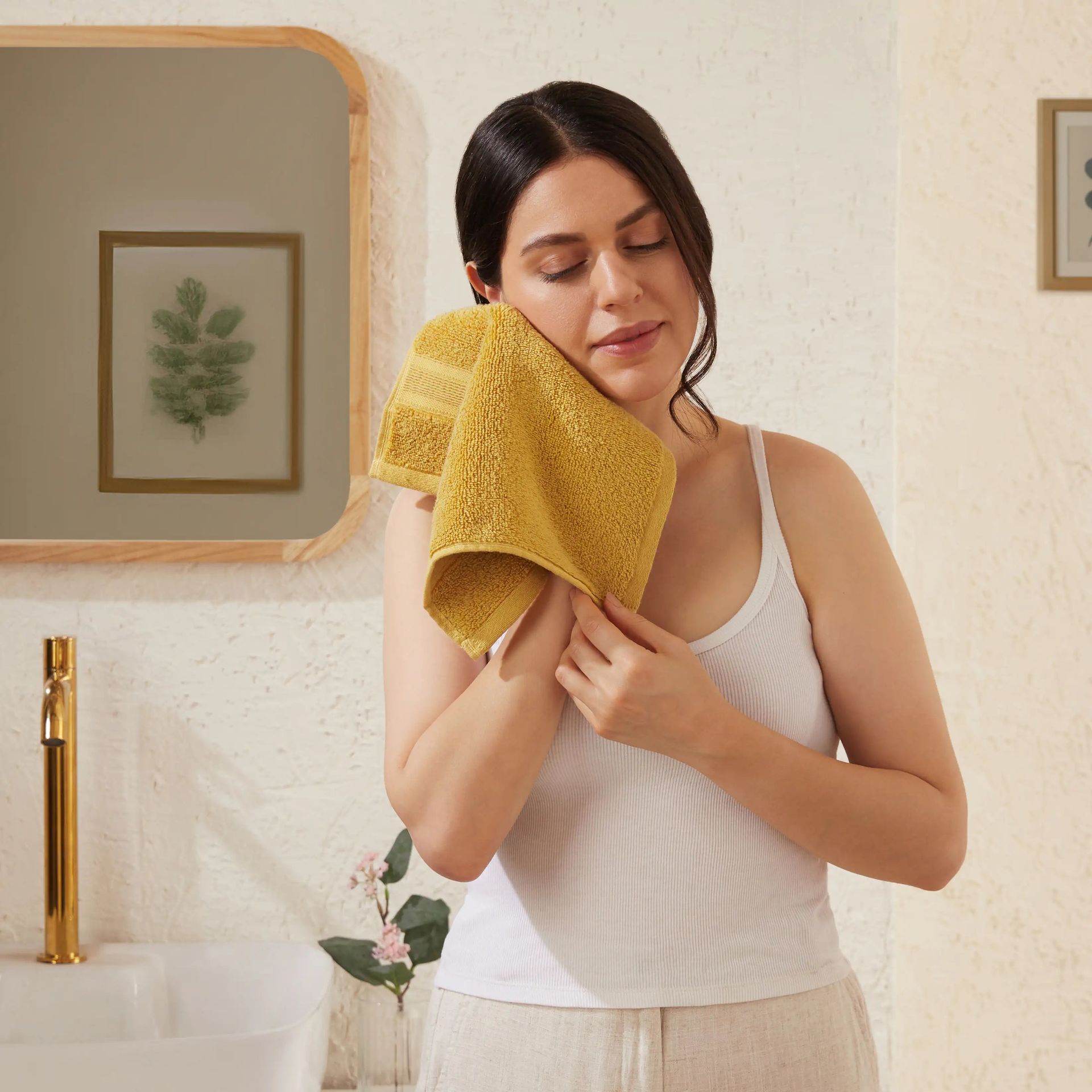 Solid Dyed 550 GSM 100% Cotton Sunlit Honey Face Towel | Pelushe