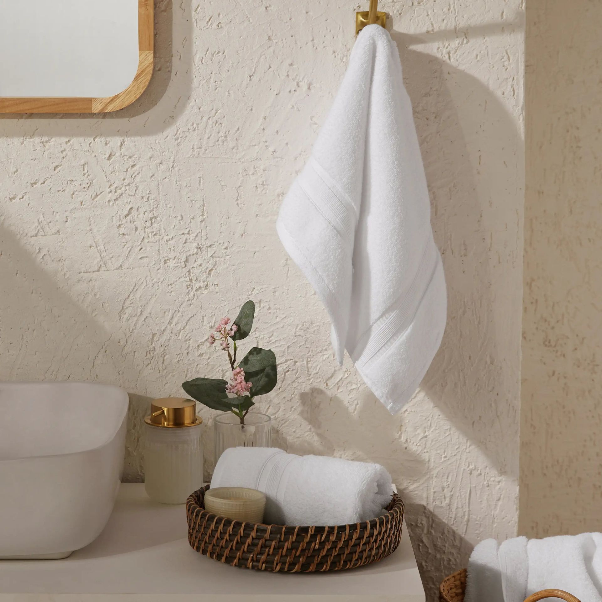 Solid Dyed 550 GSM 100% Cotton Optical White Hand Towel | Pelushe