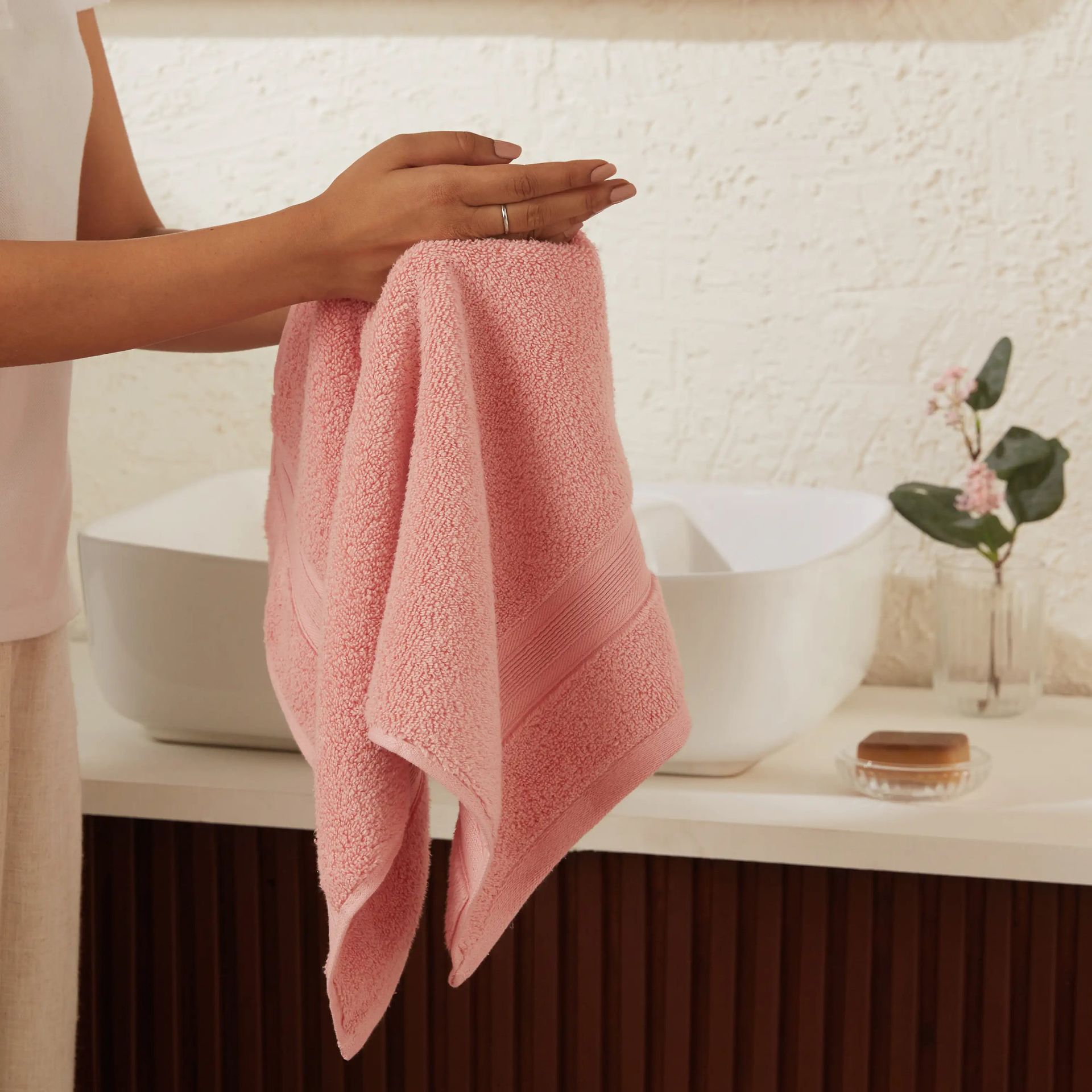 Solid Dyed 550 GSM 100% Cotton Salmon Dust Hand Towel | Pelushe