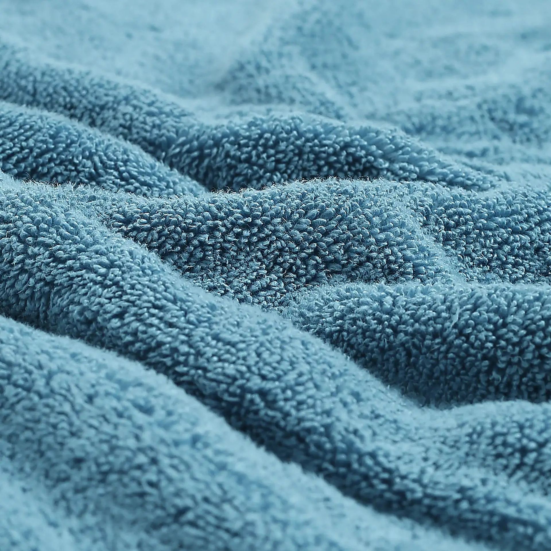 Solid Dyed 550 GSM 100% Cotton Dream Blue Bath Towel | Pelushe