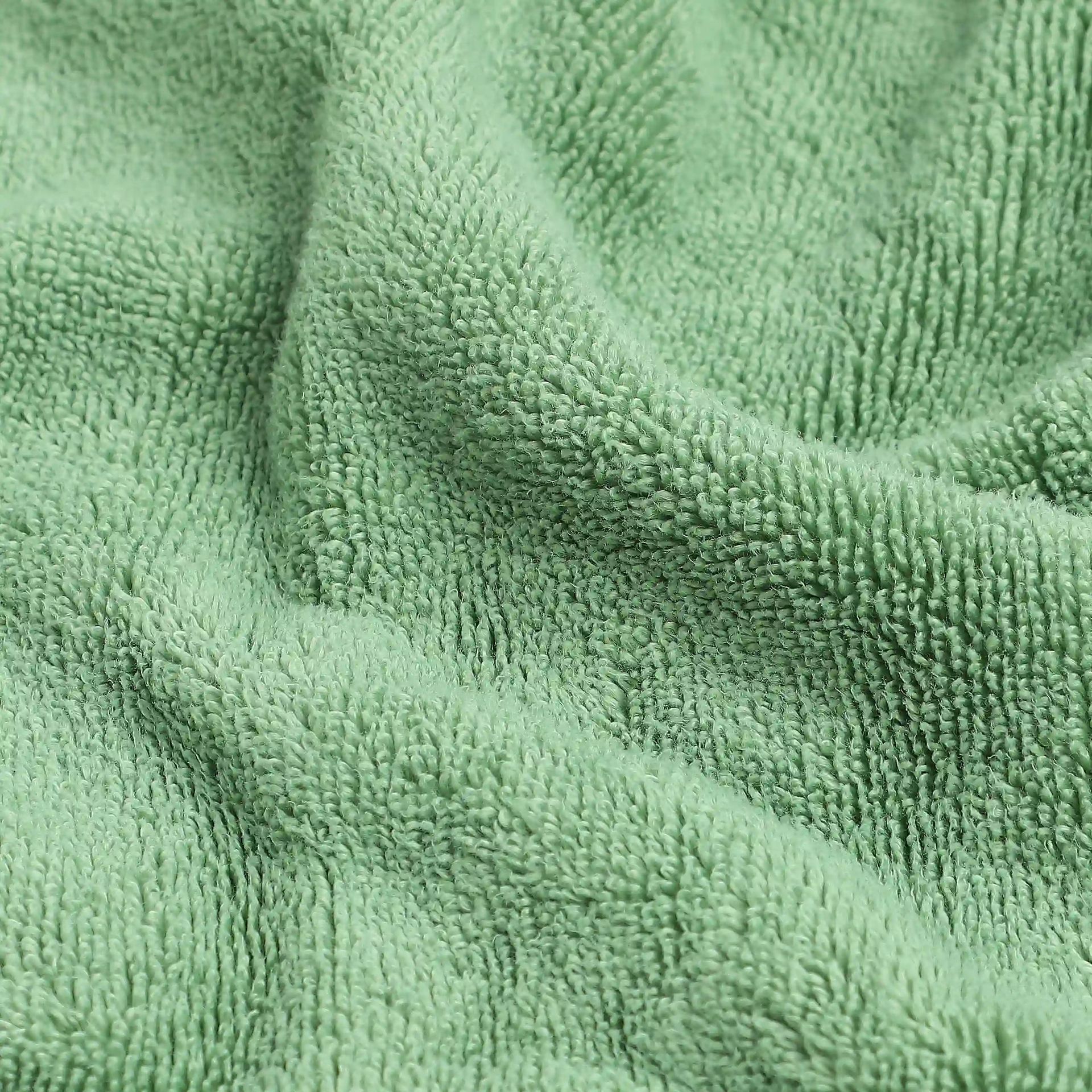 Solid Dyed 550 GSM 100% Cotton Forest Green Bath Towel | Pelushe