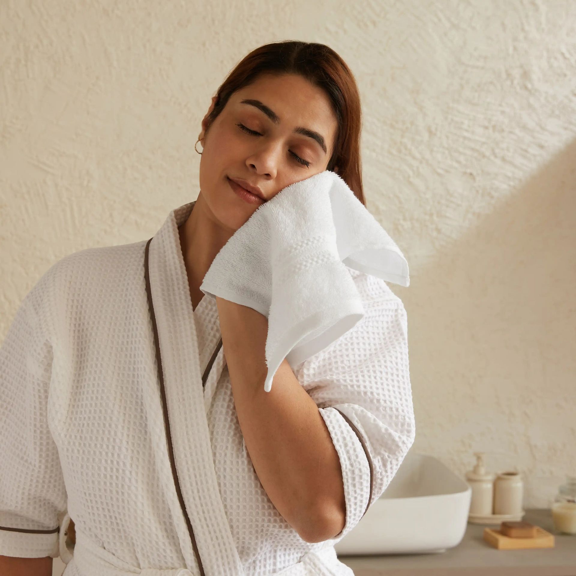 Solid Dyed 475 GSM 100% Cotton Optical White Face Towel | Paleto