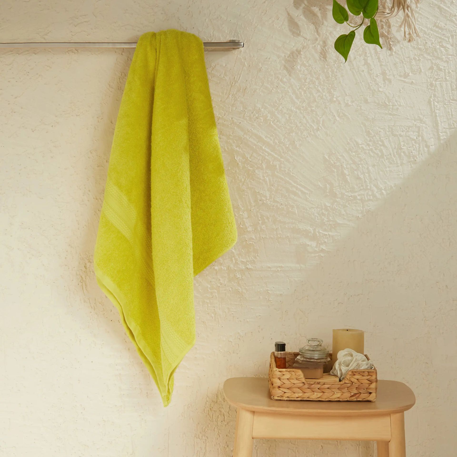 Solid Dyed 475 GSM 100% Cotton Apple Green Bath Towel | Paleto