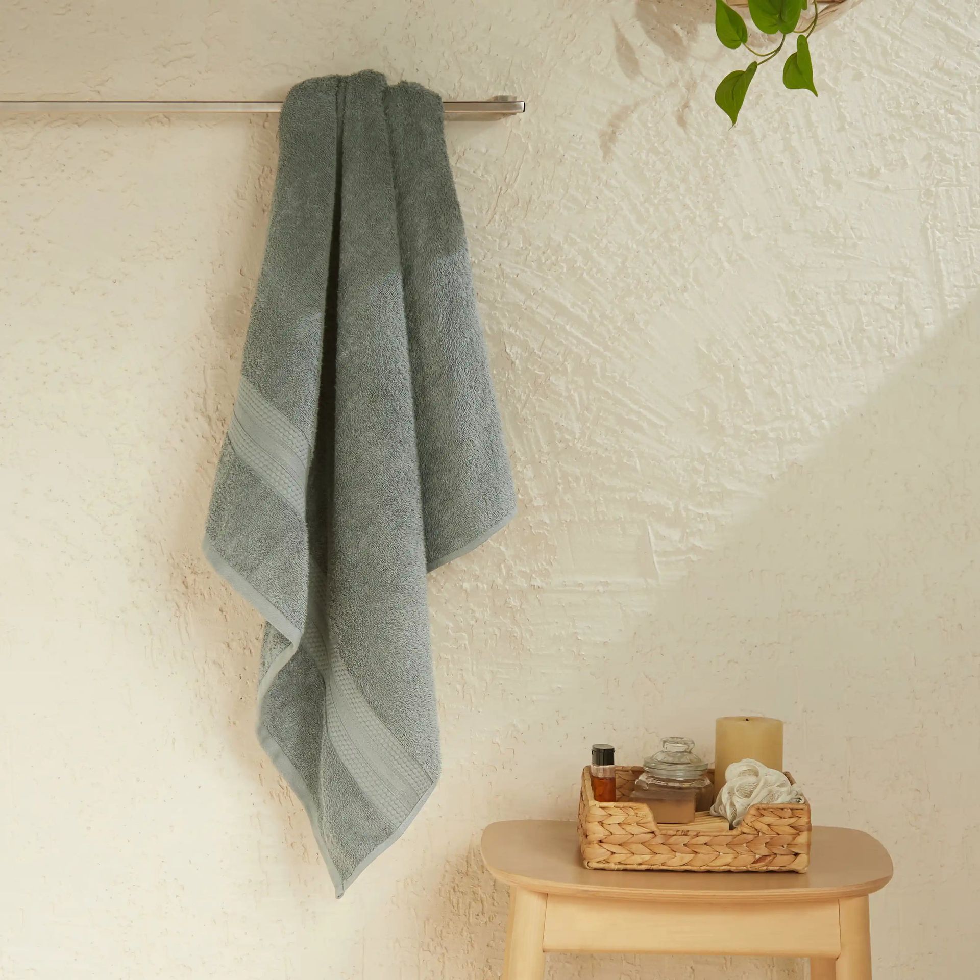 Solid Dyed 475 GSM 100% Cotton Graphite Bath Towel | Paleto