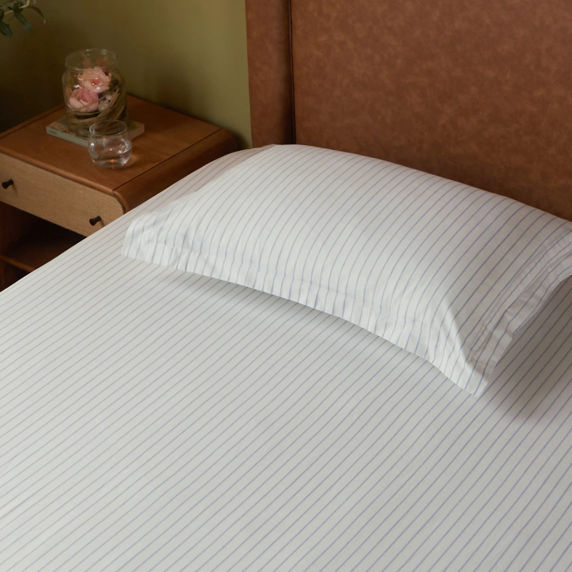 Geometric 144 TC 100% Cotton Blue Single Bedsheet Set | Bloomshire Classic