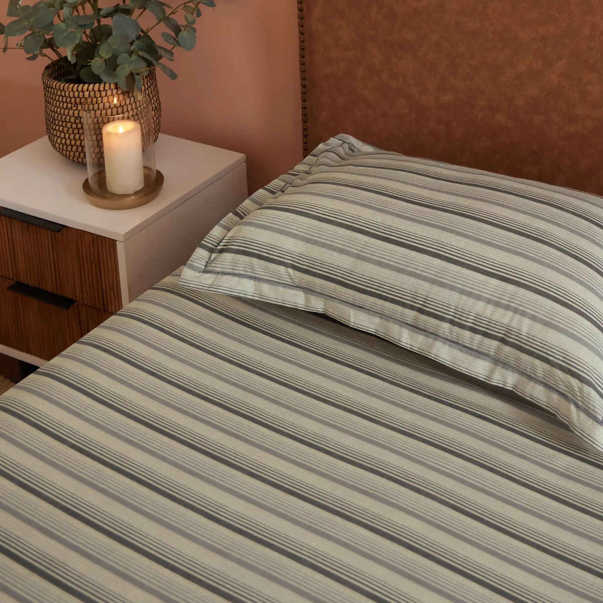 Geometric 200 TC Cotton Black & White Single Bedsheet Set | Threadscapes