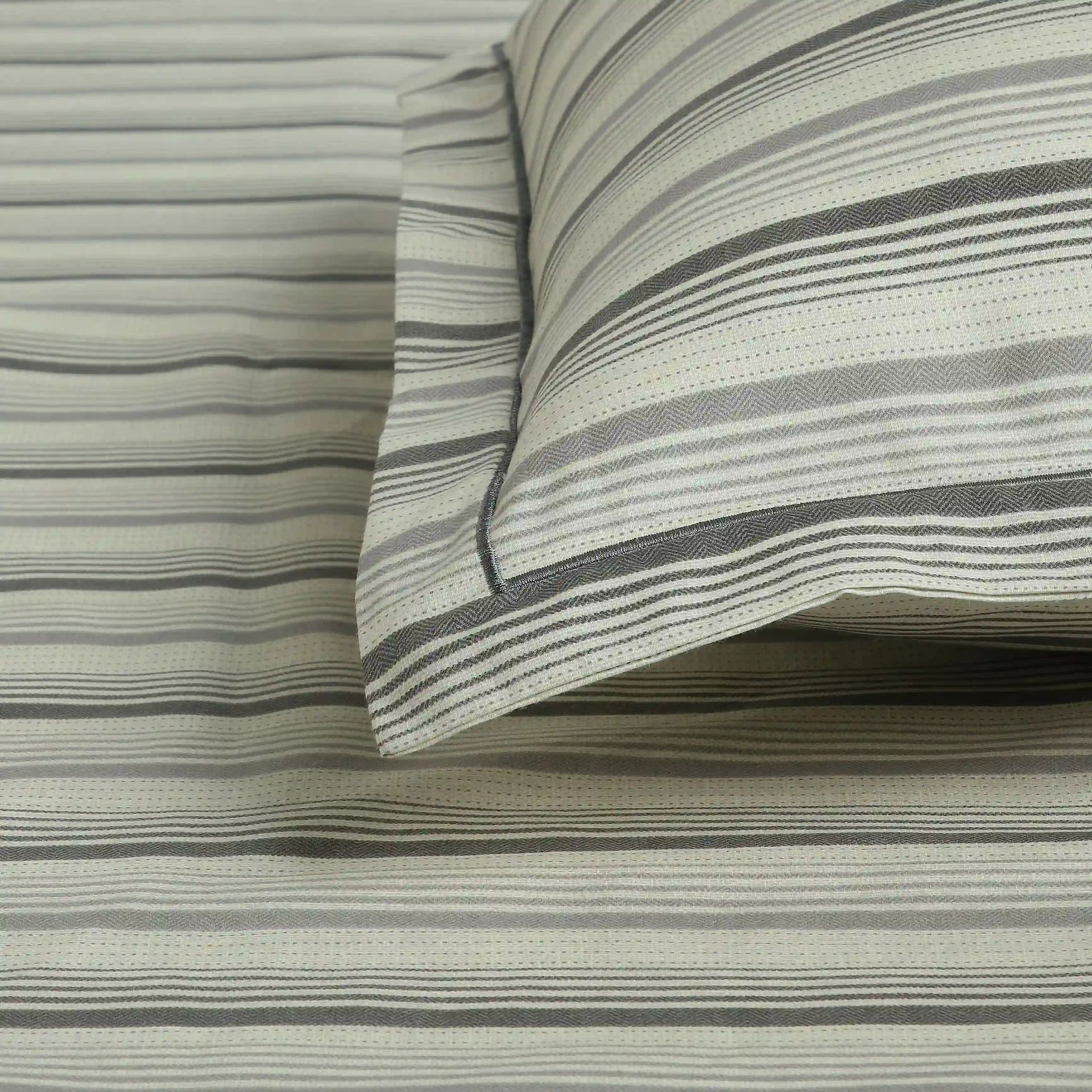 Geometric 200 TC Cotton Black & White Single Bedsheet Set | Threadscapes