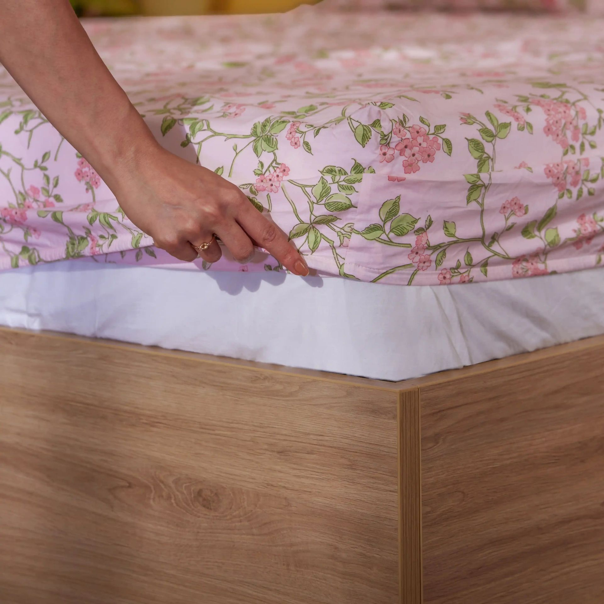 Floral 200 TC 100% Cotton Pink King Fitted Sheet Set | Bloomshire Luxe