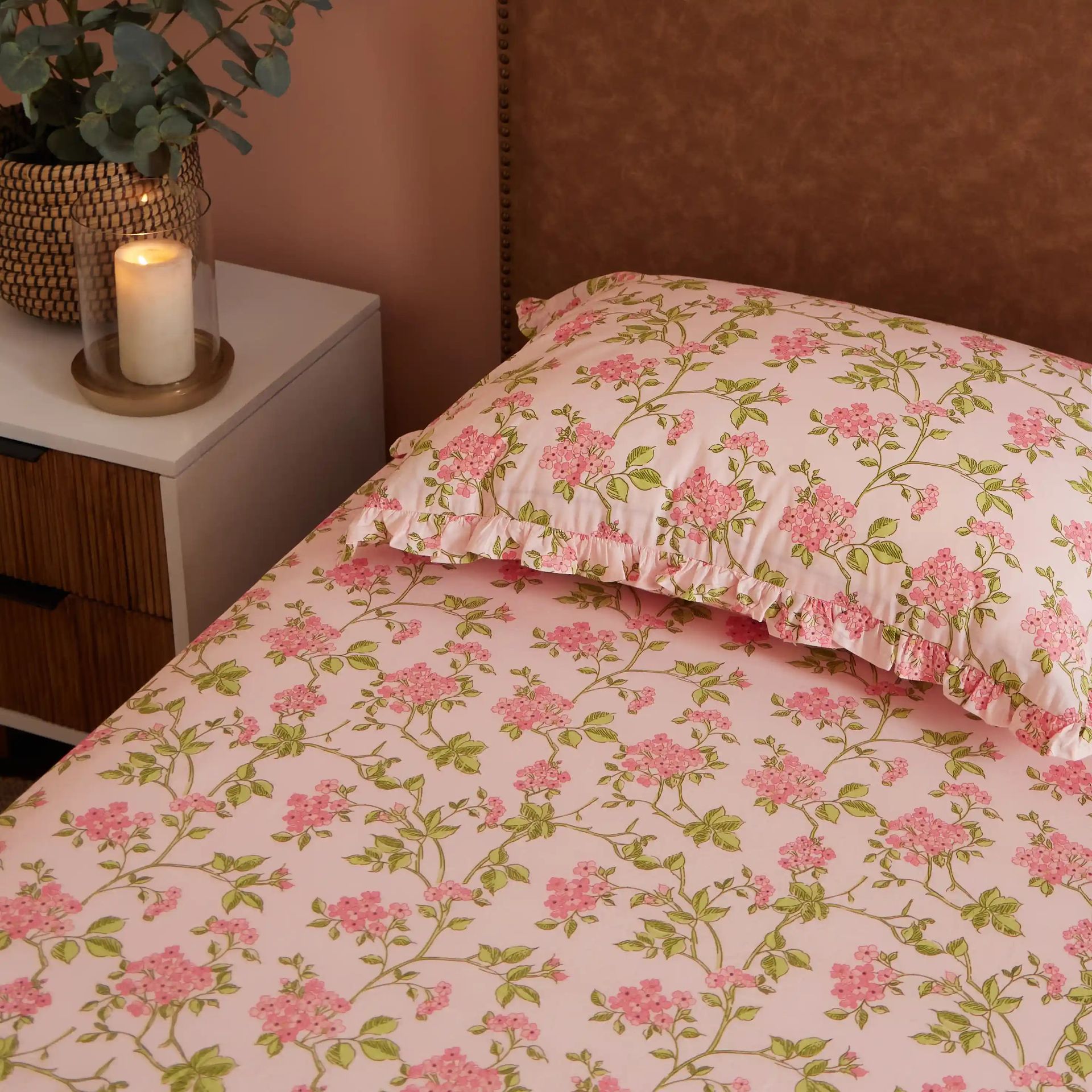 Floral 200 TC Cotton Pink Single Bedsheet Set | Bloomshire Luxe