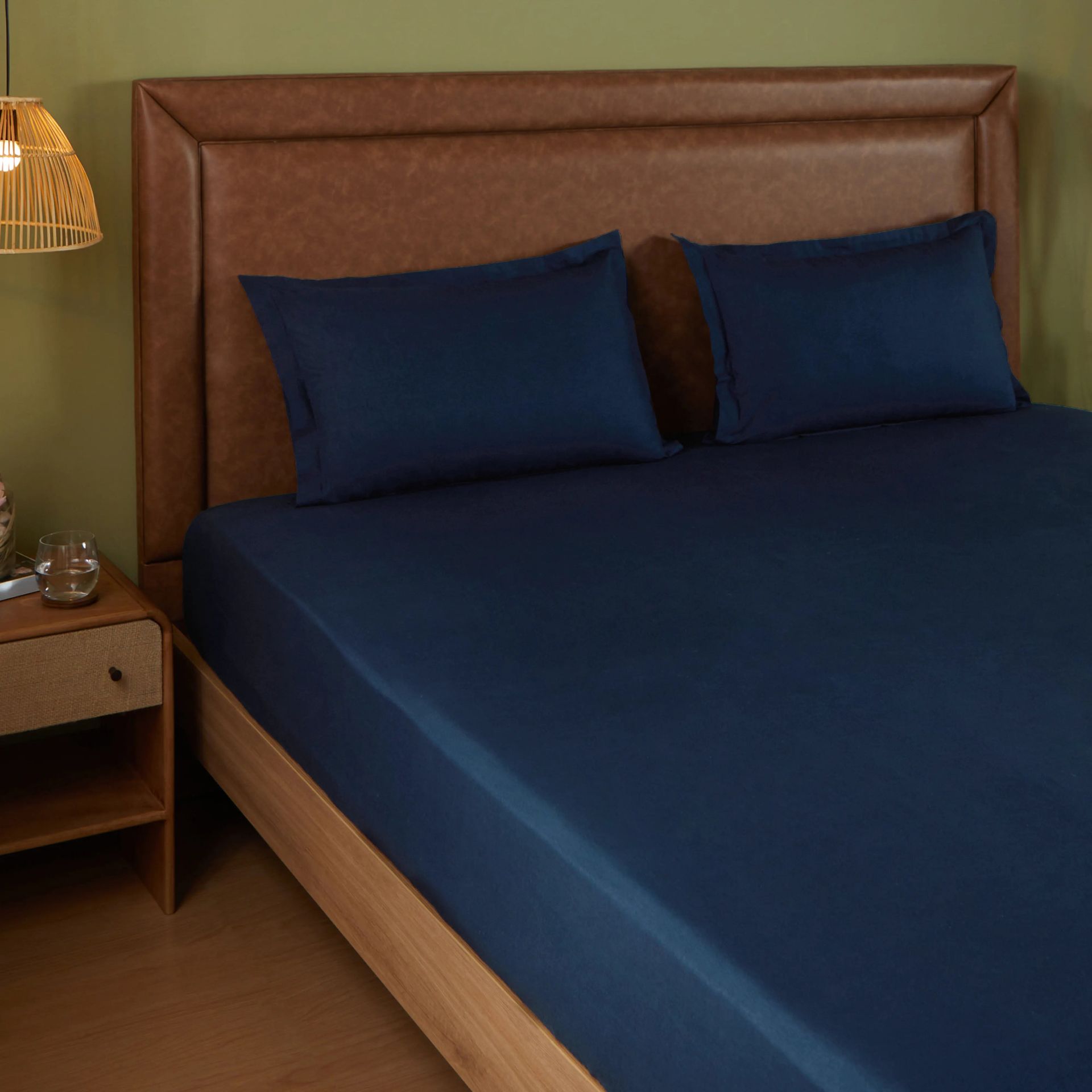Solid Dyed 144 TC 100% Cotton Navy Queen Fitted Sheet Set | Paleto