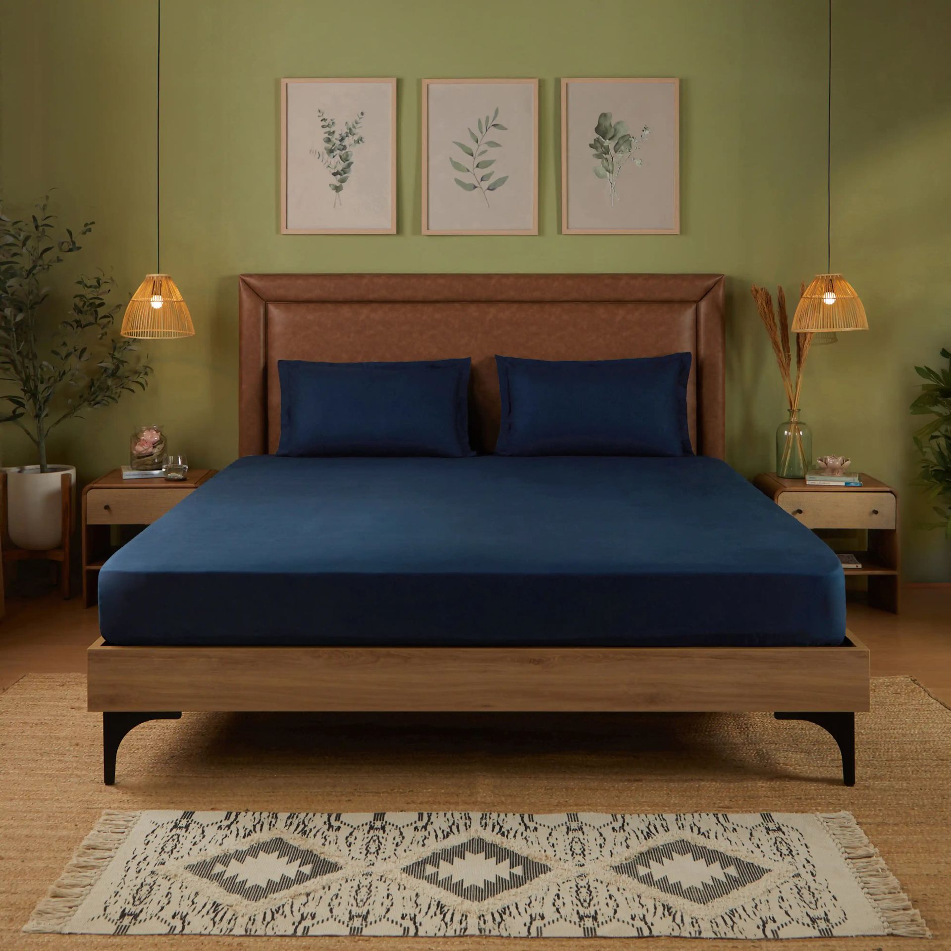 Solid Dyed 144 TC 100% Cotton Navy Queen Fitted Sheet Set | Paleto
