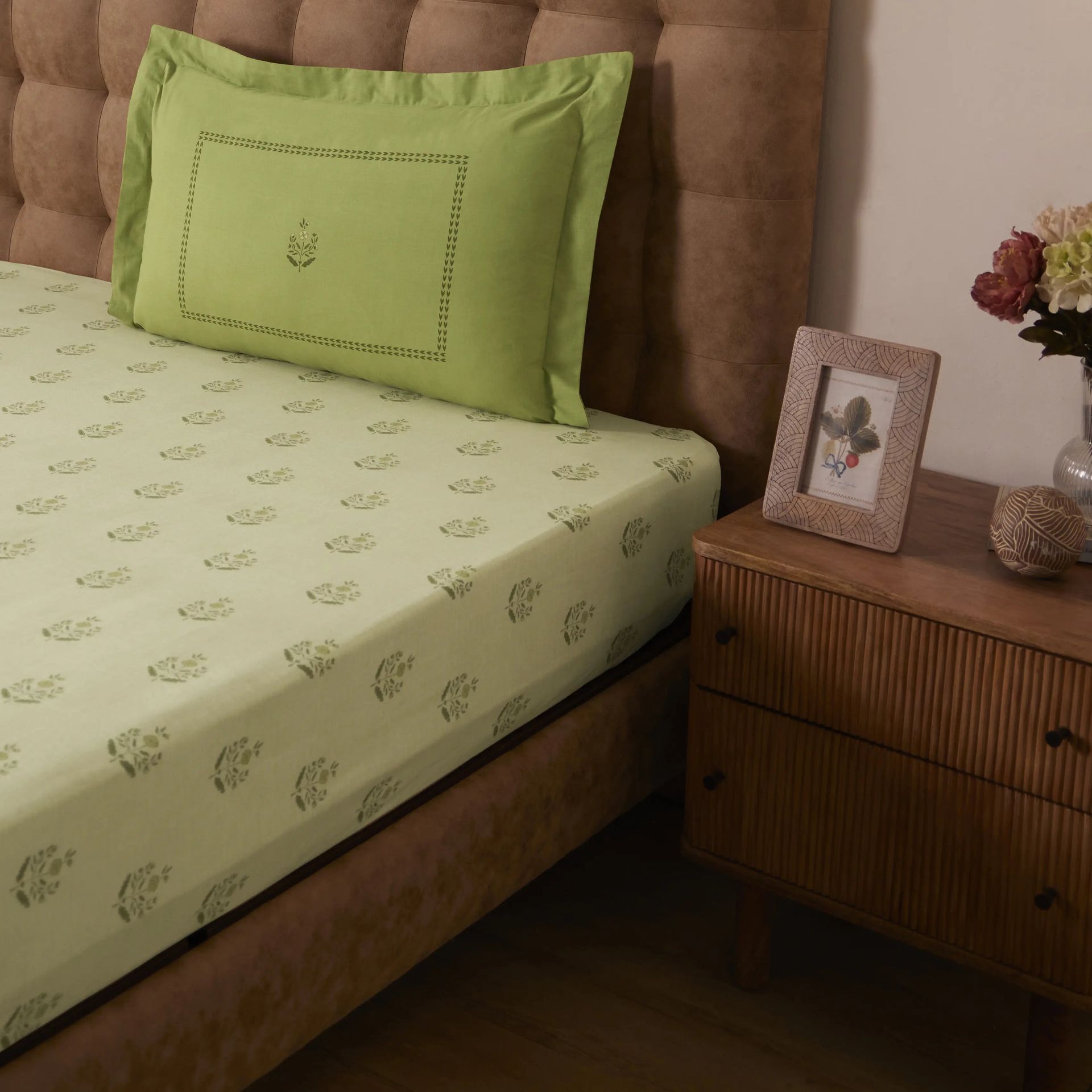 Indian Heritage 144 TC 100% Cotton Indian Moss Single Bedsheet Set | Chippa Lane